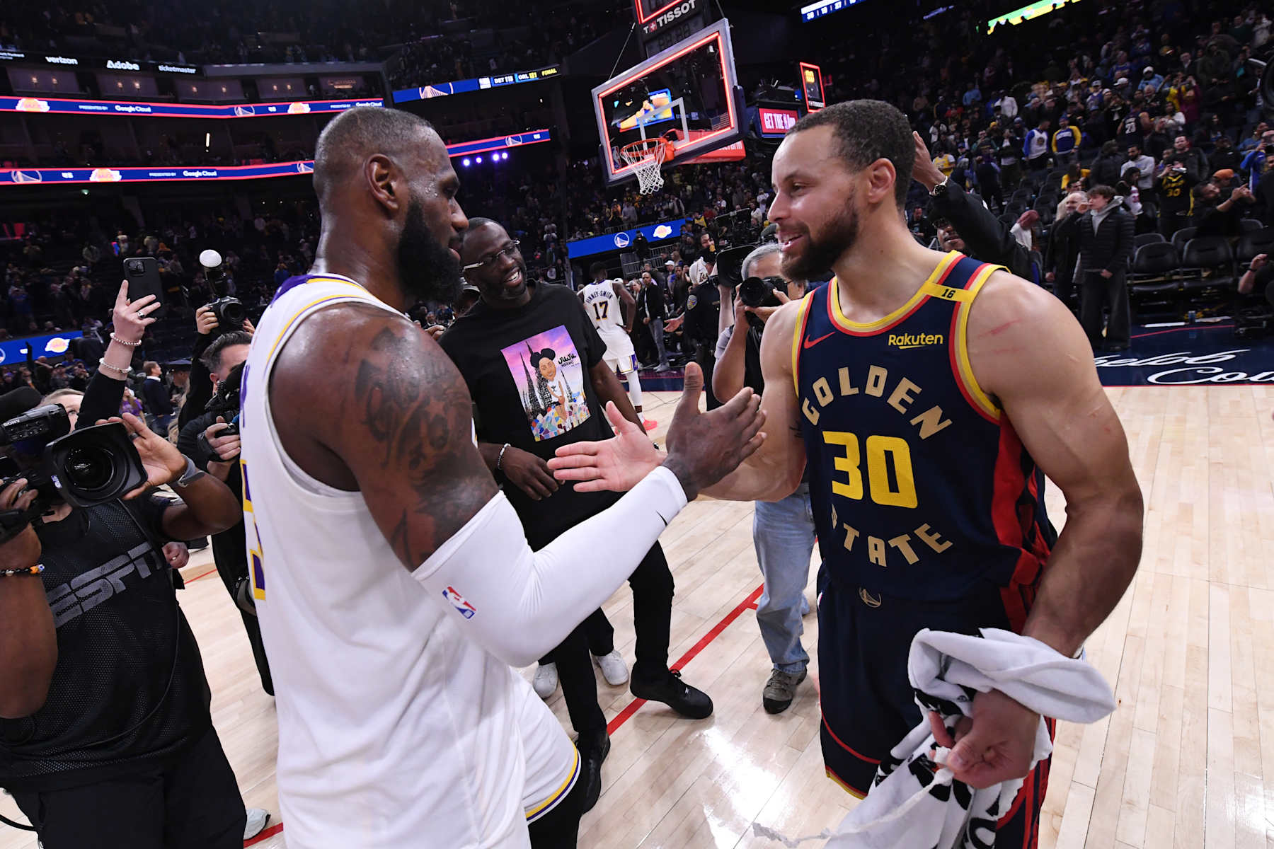 SAN FRANCISCO, CA - JANUARY 25: LeBron James #23 of the Los Angeles Lakers and Stephen Curry #30 of the Golden State Warriors embrace after the game between the Los Angeles Lakers and the Golden State Warriors on January 25, 2025 at Chase Center in San Francisco, California. NOTE TO USER: User expressly acknowledges and agrees that, by downloading and or using this photograph, user is consenting to the terms and conditions of Getty Images License Agreement. Mandatory Copyright Notice: Copyright 2025 NBAE (Photo by Noah Graham/NBAE via Getty Images)