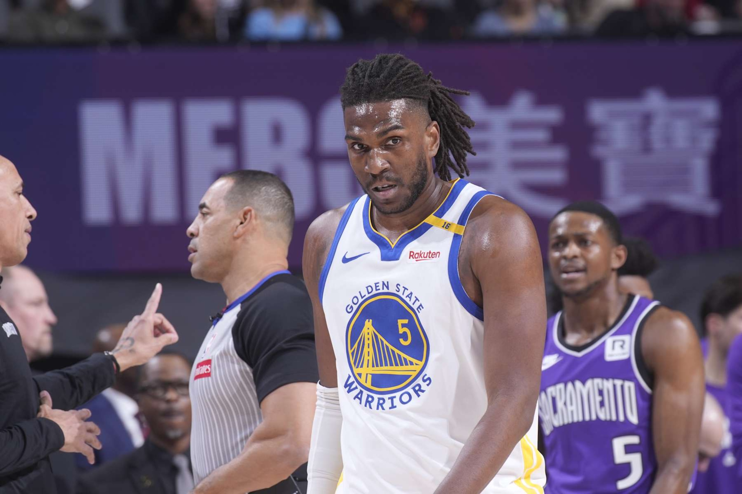 SACRAMENTO, CA - JANUARY 22: Kevon Looney #5 of the Golden State Warriors looks on during the game against the Sacramento Kings on January 22, 2025 at Golden 1 Center in Sacramento, California. NOTE TO USER: User expressly acknowledges and agrees that, by downloading and or using this photograph, User is consenting to the terms and conditions of the Getty Images Agreement. Mandatory Copyright Notice: Copyright 2025 NBAE (Photo by Rocky Widner/NBAE via Getty Images) SACRAMENTO, CA - JANUARY 22: Kevon Looney #5 of the Golden State Warriors looks on during the game against the Sacramento Kings on January 22, 2025 at Golden 1 Center in Sacramento, California. NOTE TO USER: User expressly acknowledges and agrees that, by downloading and or using this photograph, User is consenting to the terms and conditions of the Getty Images Agreement. Mandatory Copyright Notice: Copyright 2025 NBAE (Photo by Rocky Widner/NBAE via Getty Images)