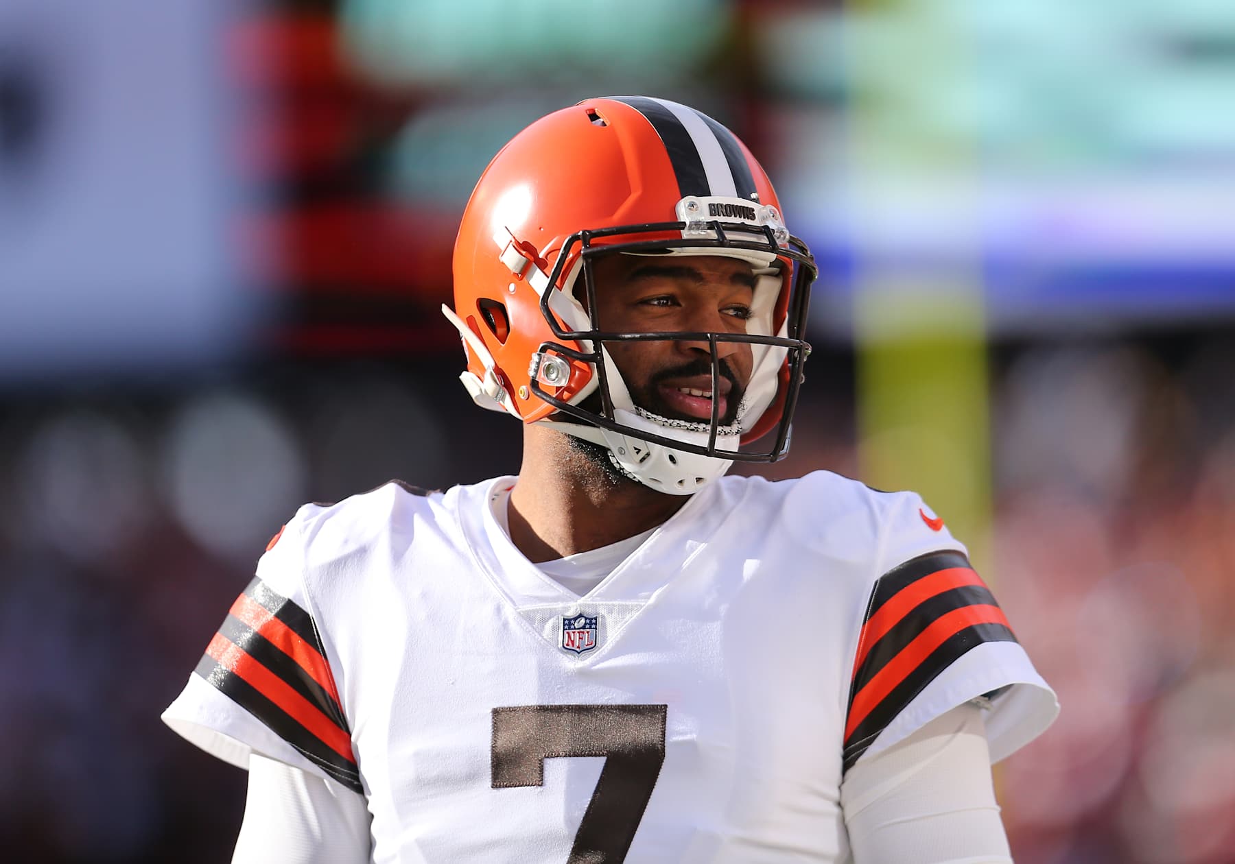 LANDOVER, MD - JANUARY 01: Cleveland Browns quarterback Jacoby Brissett (7) looks on during the Cleveland Browns game versus the Washington Commanders on January 01, 2023, at FedEx Field in Landover, MD. (Photo by Lee Coleman/Icon Sportswire via Getty Images)