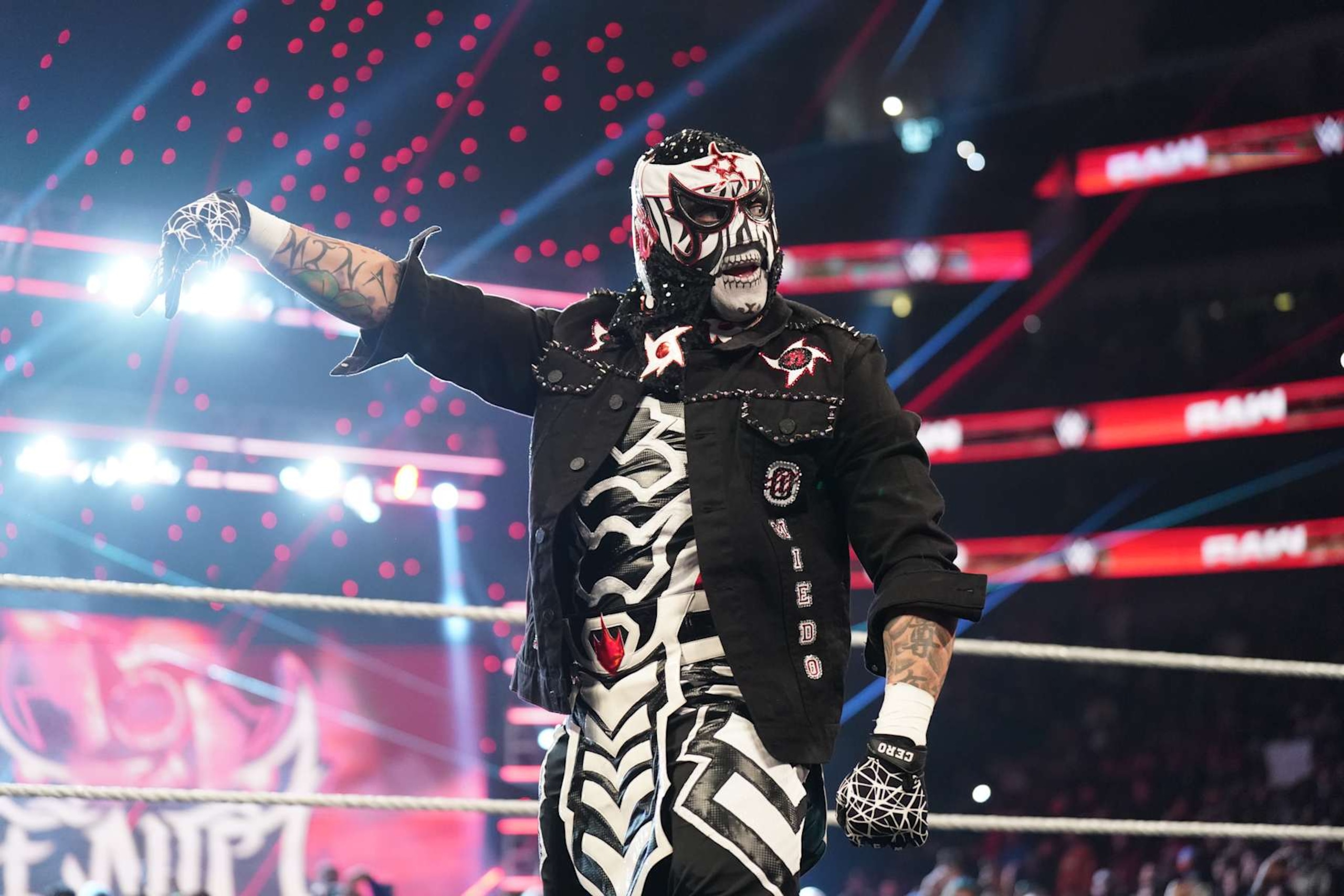DALLAS, TEXAS - JANUARY 20: Penta makes an entrance during WWE RAW at American Airlines Center on January 20, 2025 in Dallas, Texas.  (Photo by WWE/Getty Images)