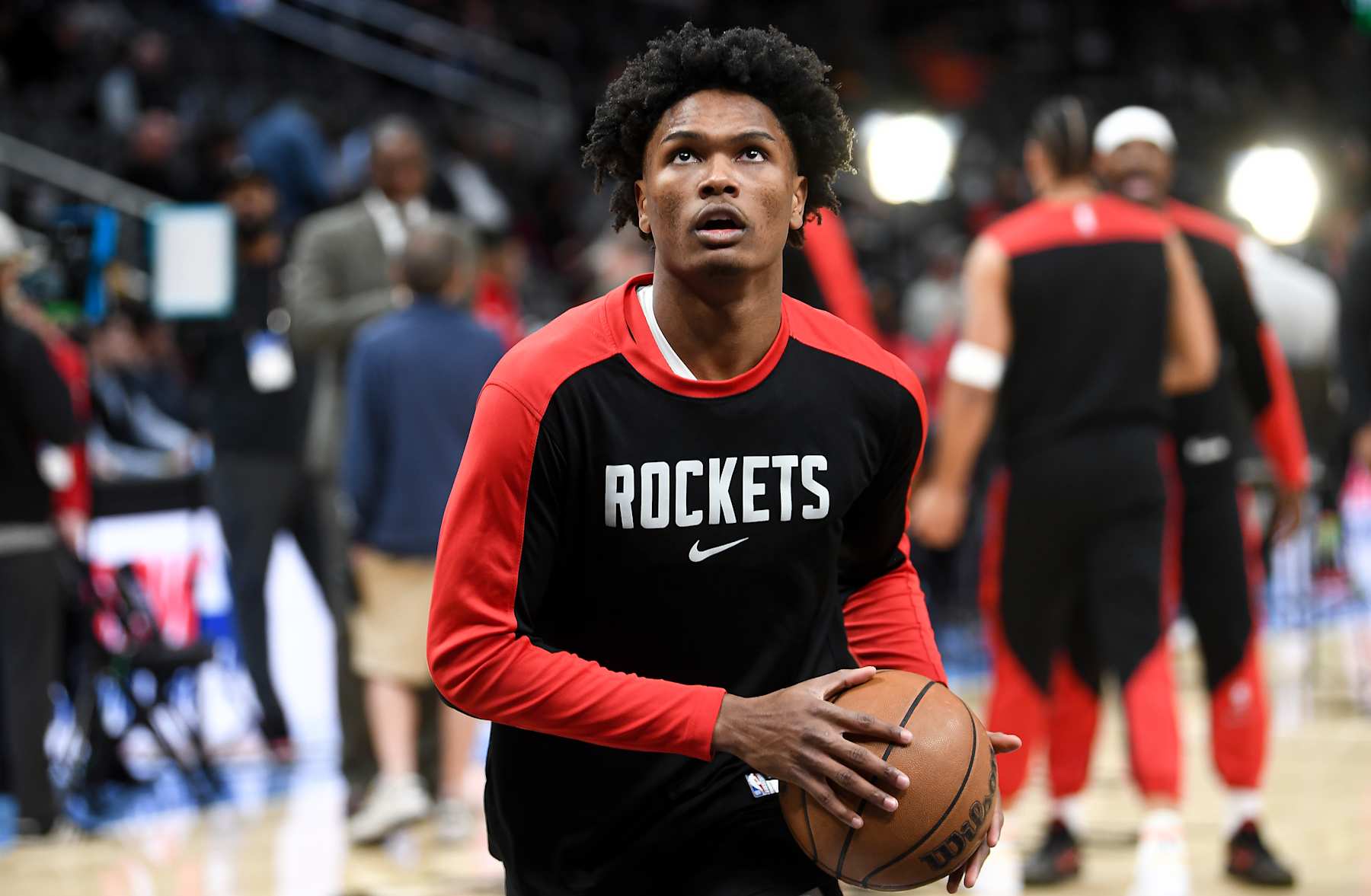 ATLANTA, GEORGIA - JANUARY 28:  Amen Thompson #1 of the Houston Rockets warms up before the game against the Atlanta Hawks on January 28, 2025 at State Farm Arena in Atlanta, Georgia. NOTE TO USER: User expressly acknowledges and agrees that, by downloading and or using this photograph, User is consenting to the terms and conditions of the Getty Images License Agreement.  (Photo by Paras Griffin/Getty Images)