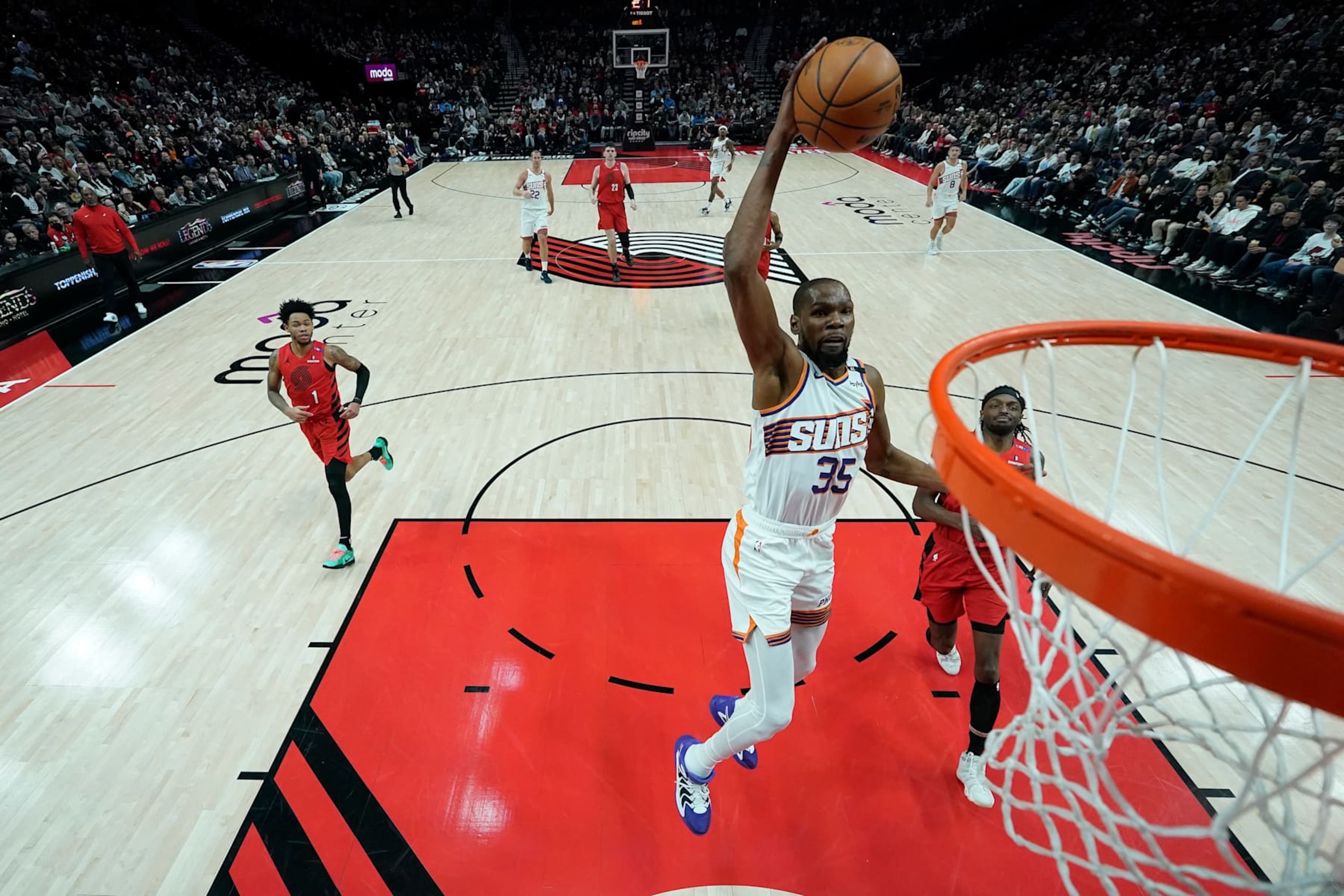 PORTLAND, OREGON - FEBRUARY 03: Kevin Durant #35 of the Phoenix Suns goes up for a dunk during the second half against the Portland Trail Blazers at Moda Center on February 03, 2025 in Portland, Oregon. NOTE TO USER: User expressly acknowledges and agrees that, by downloading and or using this photograph, User is consenting to the terms and conditions of the Getty Images License Agreement. (Photo by Soobum Im/Getty Images) PORTLAND, OREGON - FEBRUARY 03: Kevin Durant #35 of the Phoenix Suns goes up for a dunk during the second half against the Portland Trail Blazers at Moda Center on February 03, 2025 in Portland, Oregon. NOTE TO USER: User expressly acknowledges and agrees that, by downloading and or using this photograph, User is consenting to the terms and conditions of the Getty Images License Agreement. (Photo by Soobum Im/Getty Images)