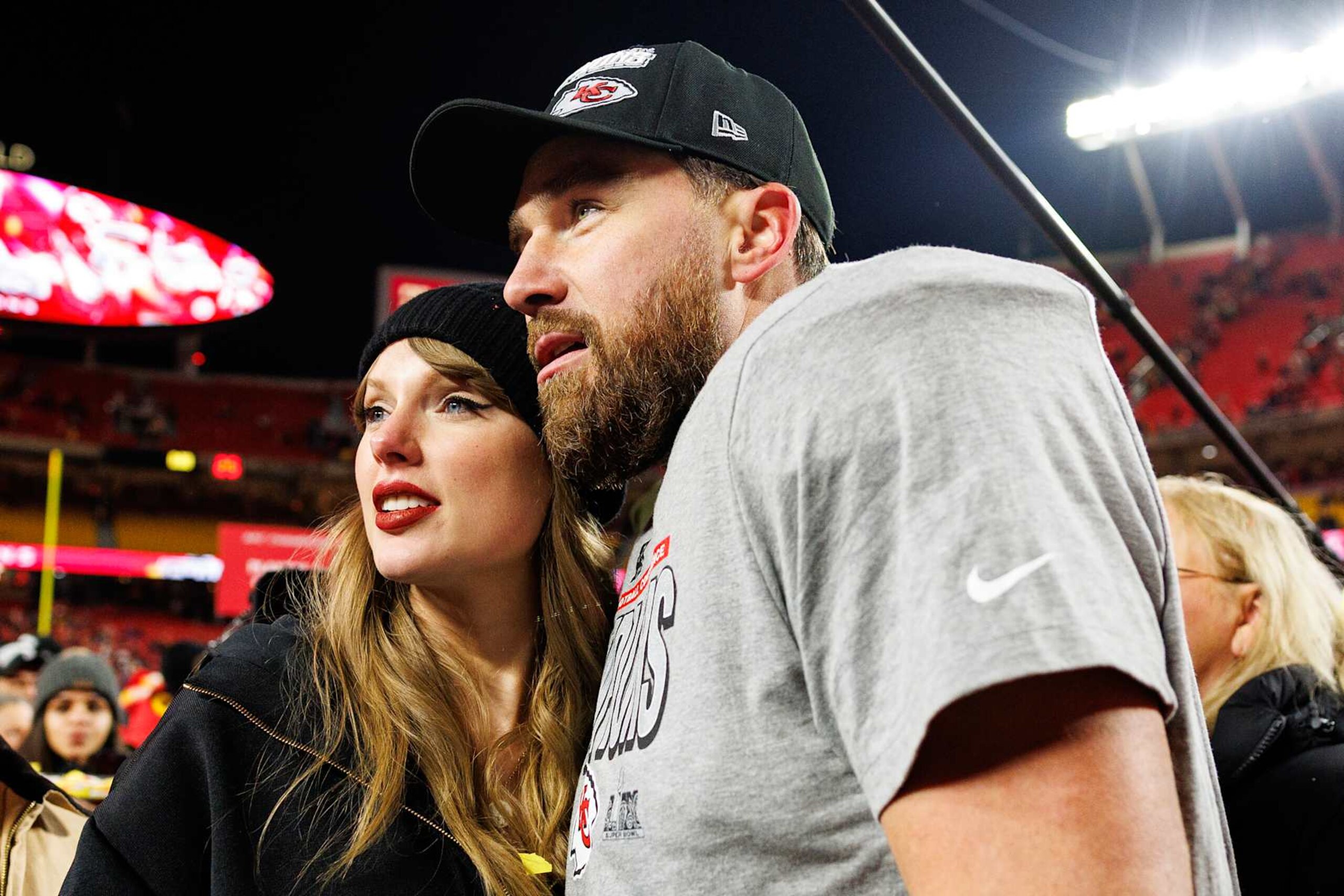 KANSAS CITY, MISSOURI - JANUARY 26: Tight end Travis Kelce #87 of the Kansas City Chiefs celebrates with Taylor Swift on the field after the AFC Championship game against the Buffalo Bills, at GEHA Field at Arrowhead Stadium on January 26, 2025 in Kansas City, Missouri. (Photo by Brooke Sutton/Getty Images)