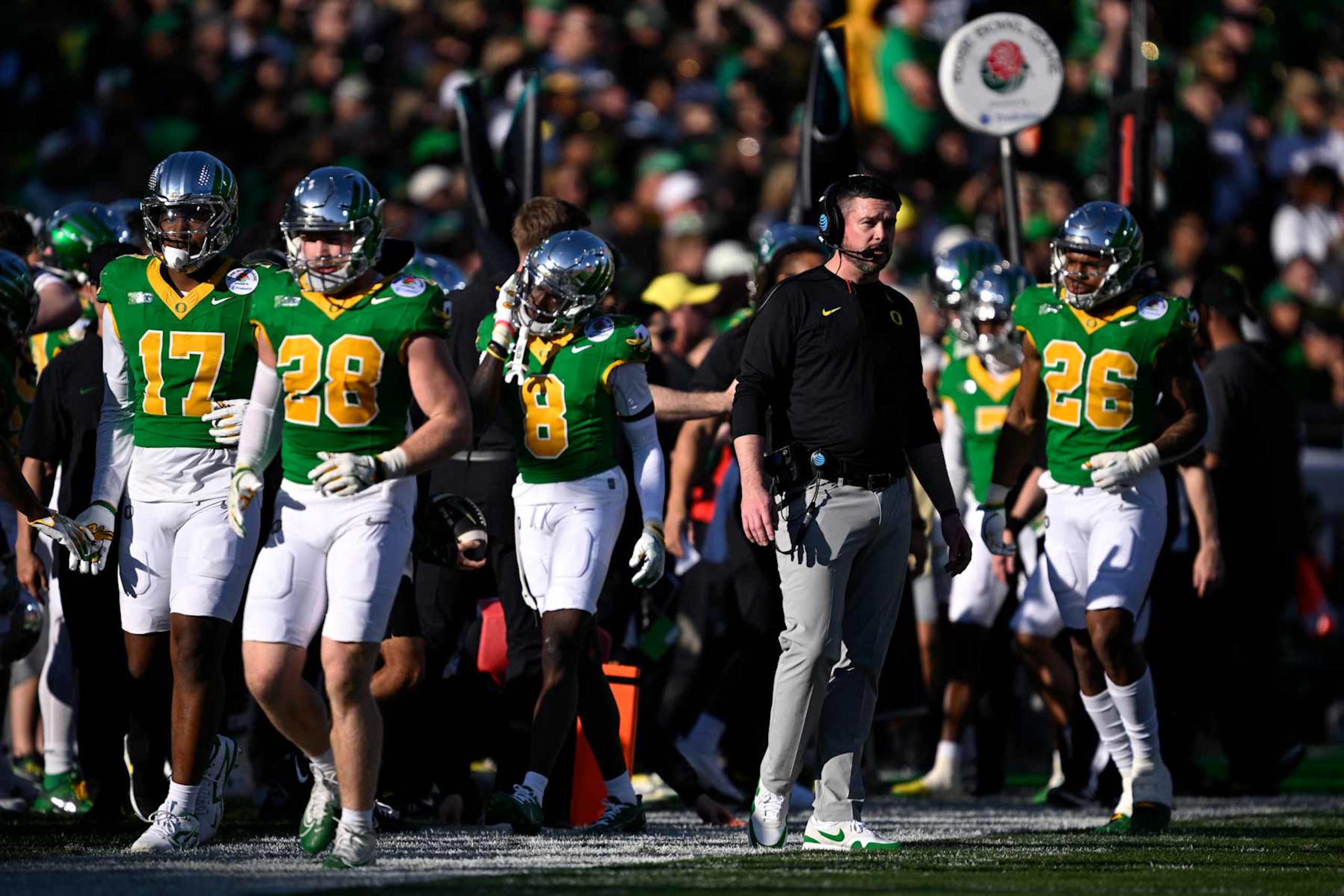 PASADENA, CALIFORNIA - JANUARY 1: Head coach Dan Lanning of the Oregon Ducks looks on from the sideline during the first quarter against the Ohio State Buckeyes at Rose Bowl Stadium on January 1, 2025 in Pasadena, California. (Photo by CFP/Getty Images) PASADENA, CALIFORNIA - JANUARY 1: Head coach Dan Lanning of the Oregon Ducks looks on from the sideline during the first quarter against the Ohio State Buckeyes at Rose Bowl Stadium on January 1, 2025 in Pasadena, California. (Photo by CFP/Getty Images)