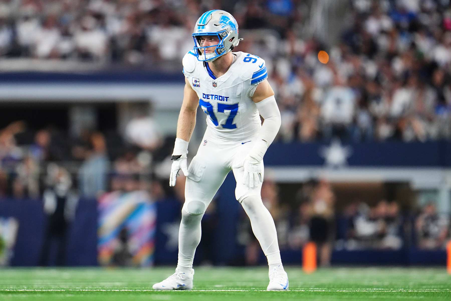 Lions edge Aidan Hutchinson