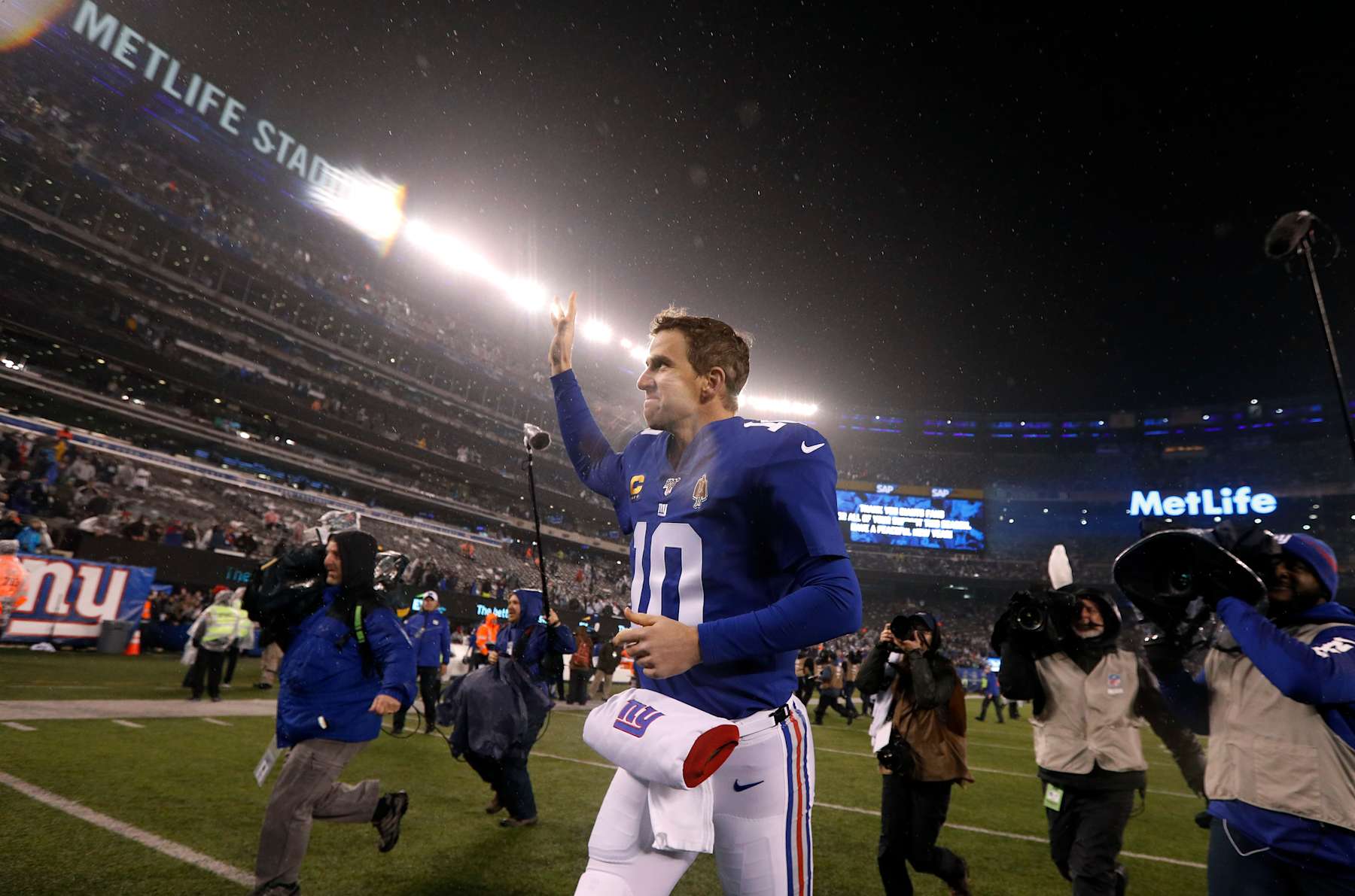 EAST RUTHERFORD, NEW JERSEY - DECEMBER 29:  (NEW YORK DAILIES OUT)   Eli Manning #10 of the New York Giants runs off the field after a game against the Philadelphia Eagles at MetLife Stadium on December 29, 2019 in East Rutherford, New Jersey. The Eagles defeated the Giants 34-17. (Photo by Jim McIsaac/Getty Images)