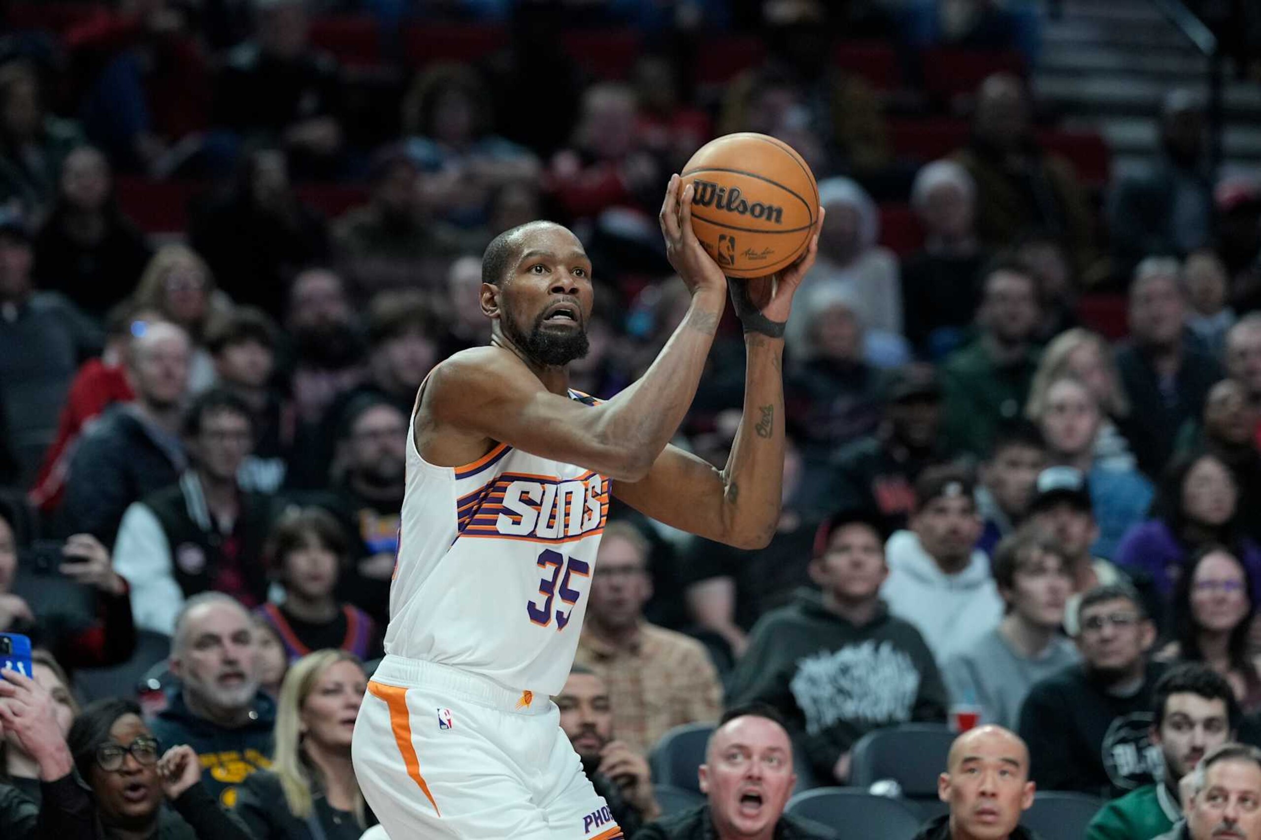 PORTLAND, OREGON - FEBRUARY 03: Kevin Durant #35 of the Phoenix Suns shoots a three point basket during overtime against the Portland Trail Blazers at Moda Center on February 03, 2025 in Portland, Oregon. NOTE TO USER: User expressly acknowledges and agrees that, by downloading and or using this photograph, User is consenting to the terms and conditions of the Getty Images License Agreement. (Photo by Soobum Im/Getty Images)