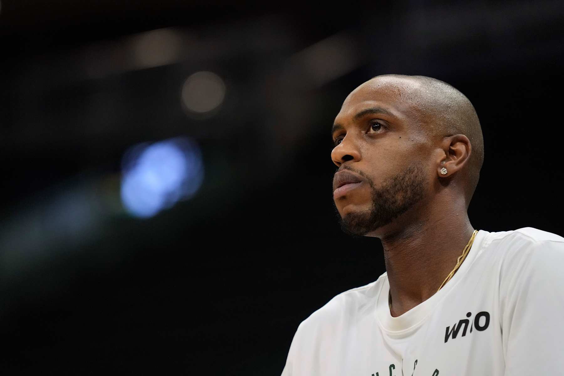 MILWAUKEE, WISCONSIN - FEBRUARY 02: Khris Middleton #22 of the Milwaukee Bucks warms up before a game against the Memphis Grizzlies at Fiserv Forum on February 02, 2025 in Milwaukee, Wisconsin. NOTE TO USER: User expressly acknowledges and agrees that, by downloading and or using this photograph, User is consenting to the terms and conditions of the Getty Images License Agreement. (Photo by Patrick McDermott/Getty Images)