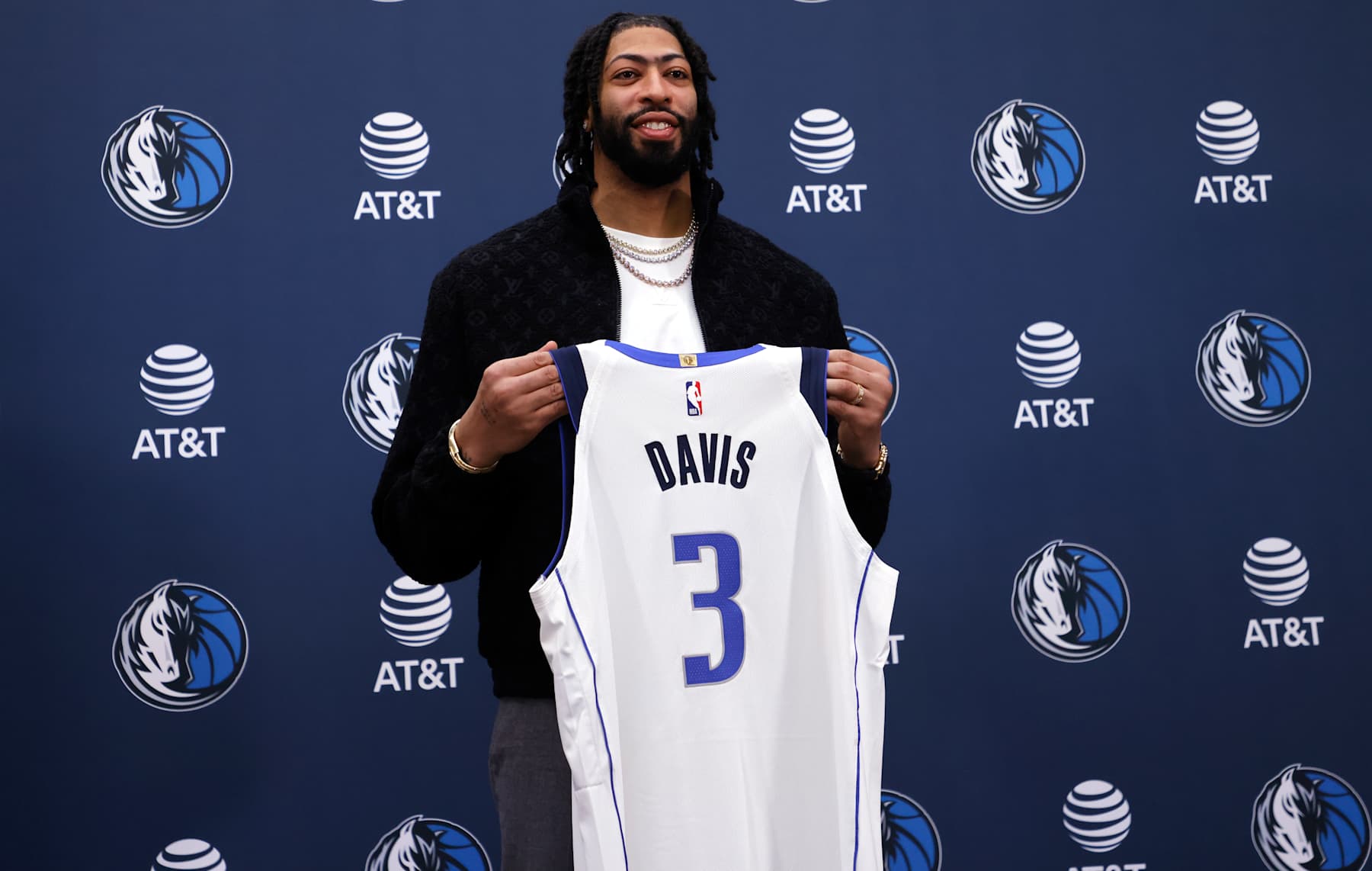 DALLAS, TEXAS - FEBRUARY 7:  Anthony Davis is introduced at the Dallas Mavericks Practice Facility on February 7, 2025 in Dallas, Texas. NOTE TO USER: User expressly acknowledges and agrees that, by downloading and or using this photograph, User is consenting to the terms and conditions of the Getty Images License Agreement. (Photo by Ron Jenkins/Getty Images)