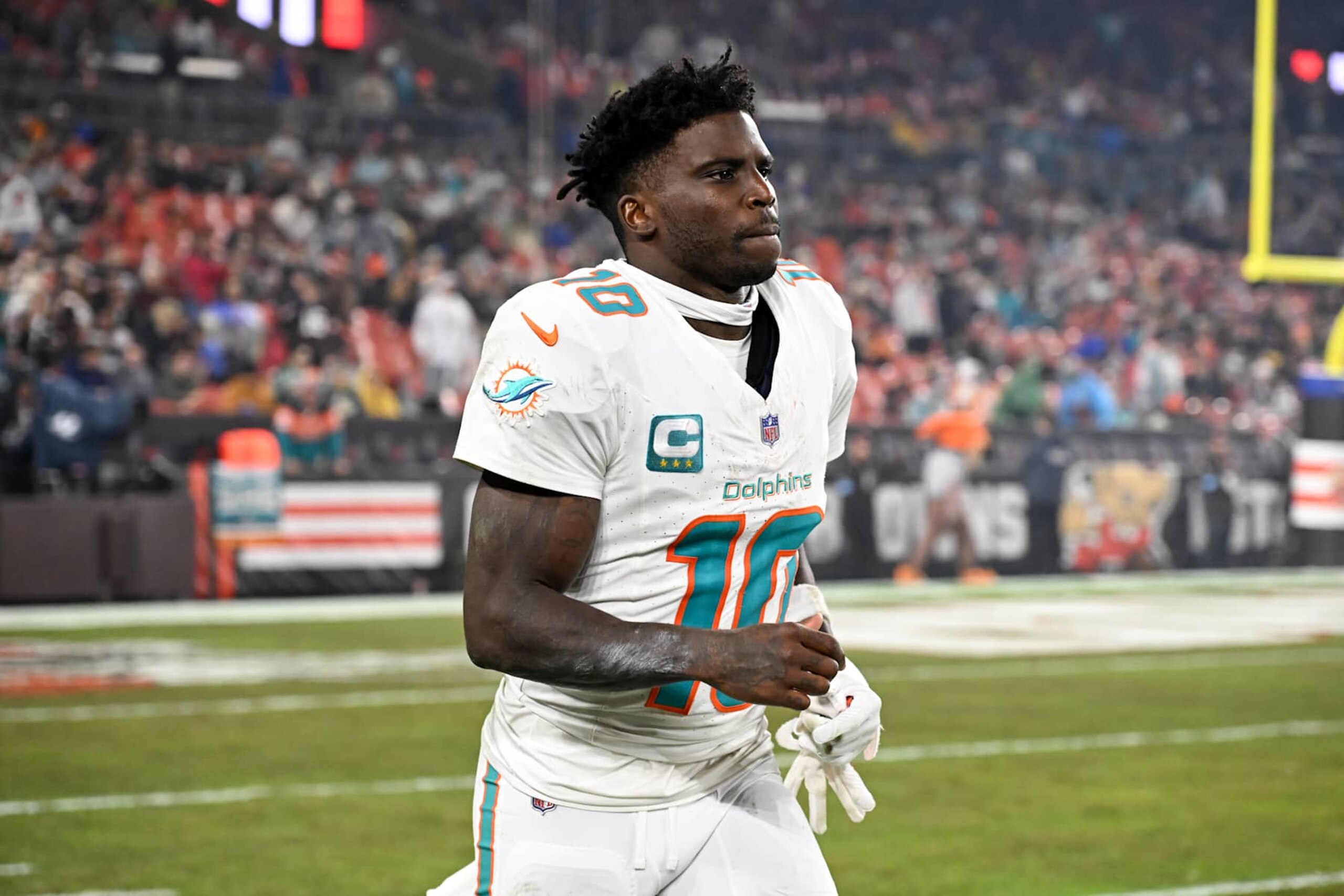 CLEVELAND, OHIO - DECEMBER 29: Tyreek Hill #10 of the Miami Dolphins runs onto the field at halftime against the Cleveland Browns at Huntington Bank Field on December 29, 2024 in Cleveland, Ohio. (Photo by Nick Cammett/Diamond Images via Getty Images) CLEVELAND, OHIO - DECEMBER 29: Tyreek Hill #10 of the Miami Dolphins runs onto the field at halftime against the Cleveland Browns at Huntington Bank Field on December 29, 2024 in Cleveland, Ohio. (Photo by Nick Cammett/Diamond Images via Getty Images)
