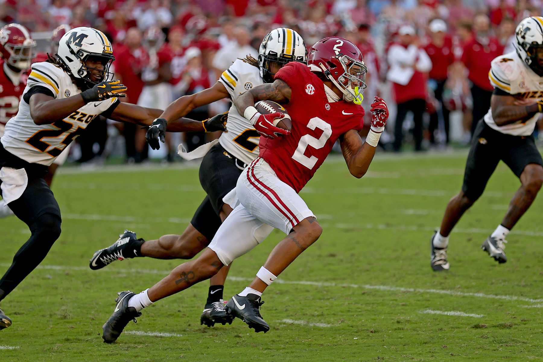 TUSCALOOSA, ALABAMA - OCTOBER 26: Ryan Williams #2 of the Alabama Crimson Tide eludes two Missouri Tigers at Bryant-Denny Stadium on October 26, 2024 in Tuscaloosa, Alabama. (Photo by Jason Clark/Getty Images)