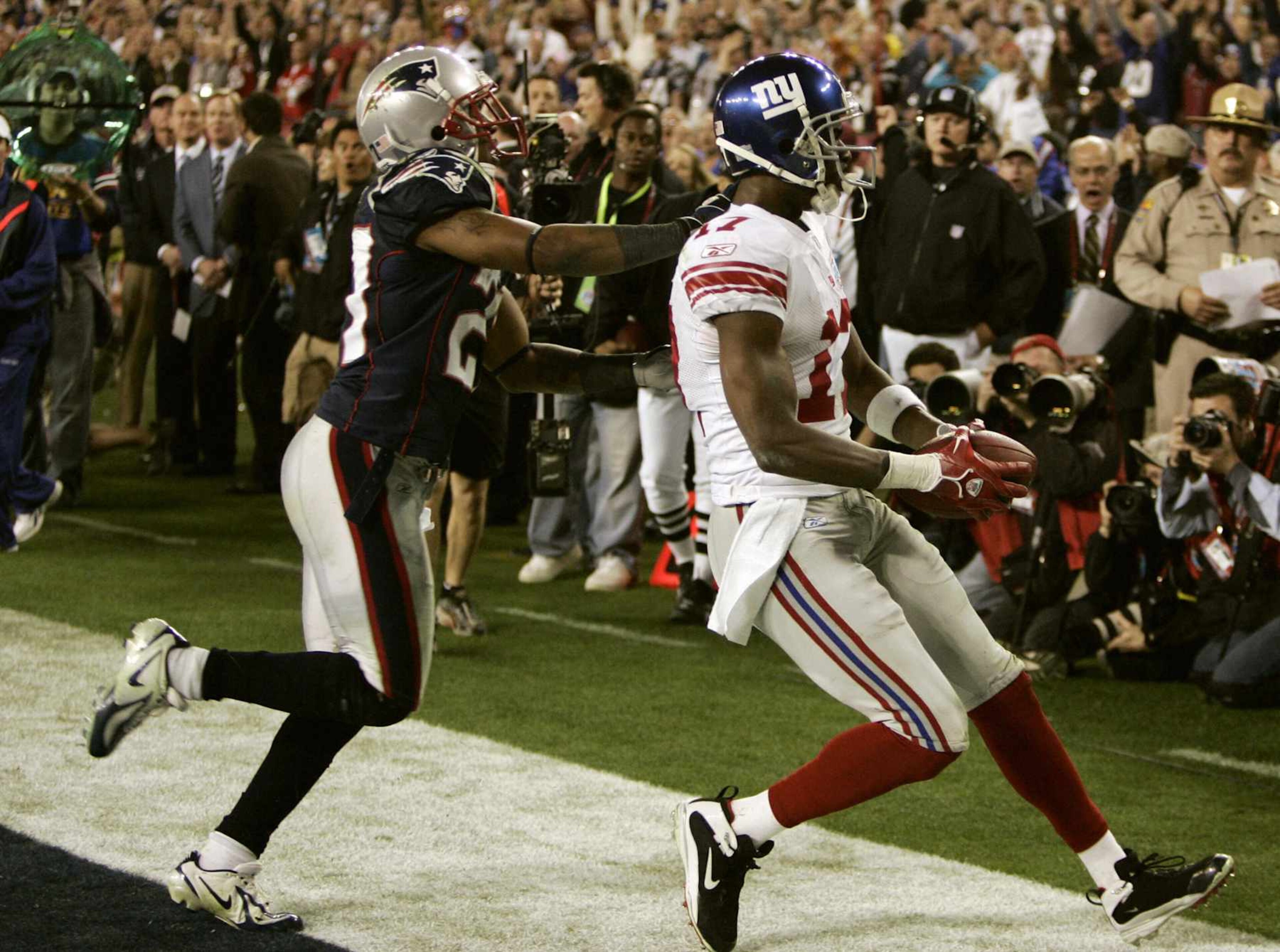 Plaxico Burress (R) of the New York Giants goes into the endzone against Randall (L) Gay of the New England Patriots to score the winning touchdown in Super Bowl XLII at the University of Phoenix Stadium 03 February 2008 in Glendale, Arizona. he New York Giants edged New England 17-14 in Super Bowl XLII, spoiling the previously undefeated Patriots' bid for a perfect National Football League championship season. AFP PHOTO / Timothy A. CLARY (Photo credit should read TIMOTHY A. CLARY/AFP via Getty Images) Plaxico Burress (R) of the New York Giants goes into the endzone against Randall (L) Gay of the New England Patriots to score the winning touchdown in Super Bowl XLII at the University of Phoenix Stadium 03 February 2008 in Glendale, Arizona. he New York Giants edged New England 17-14 in Super Bowl XLII, spoiling the previously undefeated Patriots' bid for a perfect National Football League championship season. AFP PHOTO / Timothy A. CLARY (Photo credit should read TIMOTHY A. CLARY/AFP via Getty Images)