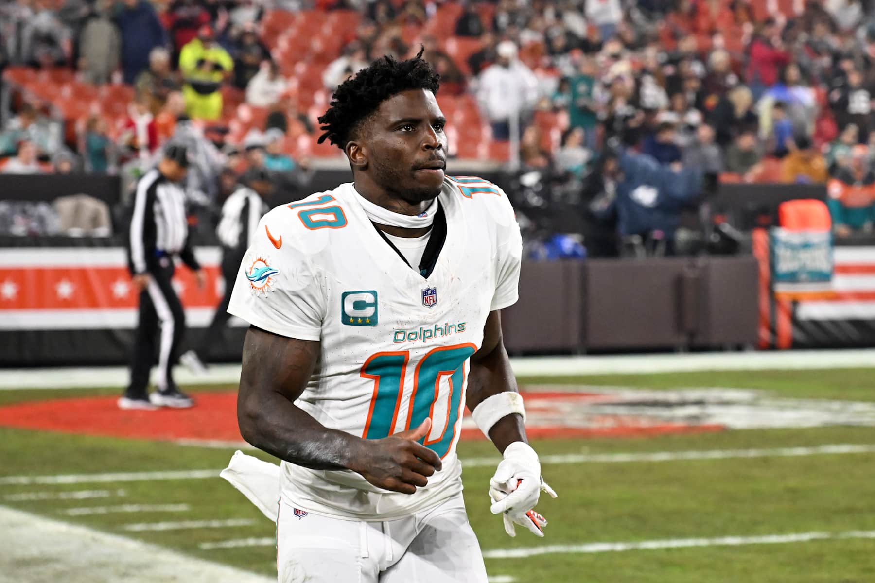 CLEVELAND, OHIO - DECEMBER 29: Tyreek Hill #10 of the Miami Dolphins runs onto the field at halftime against the Cleveland Browns at Huntington Bank Field on December 29, 2024 in Cleveland, Ohio. (Photo by Nick Cammett/Diamond Images via Getty Images)