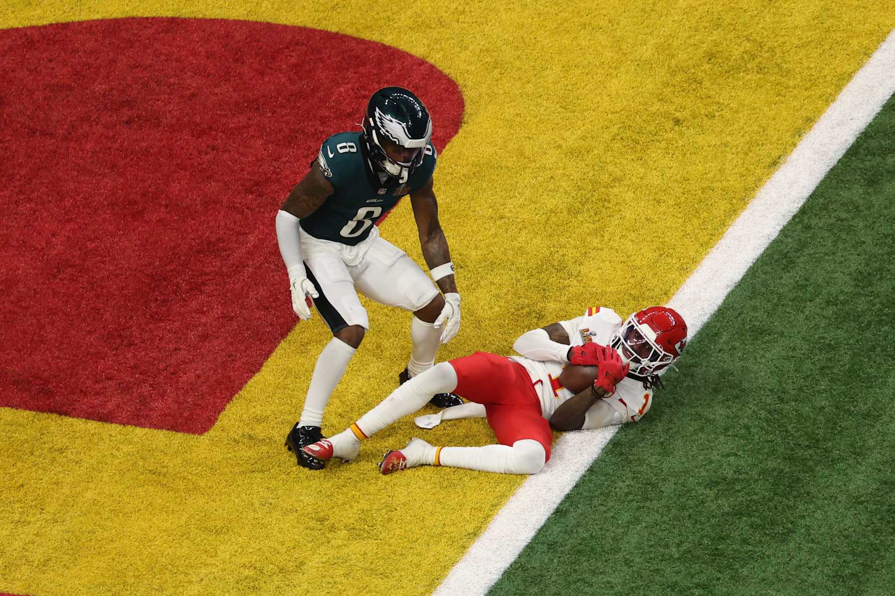 NEW ORLEANS, LA - FEBRUARY 09: WR Xavier Worthy #1 of the Kansas City Chiefs catches a pass in the end zone for a touchdown against S C.J. Gardner-Johnson #8 of the Philadelphia Eagles during Super Bowl LIX between the Philadelphia Eagles and the Kansas City Chiefs on February 09, 2025, at the Caesars Superdome in New Orleans, LA.  (Photo by David Buono/Icon Sportswire via Getty Images)