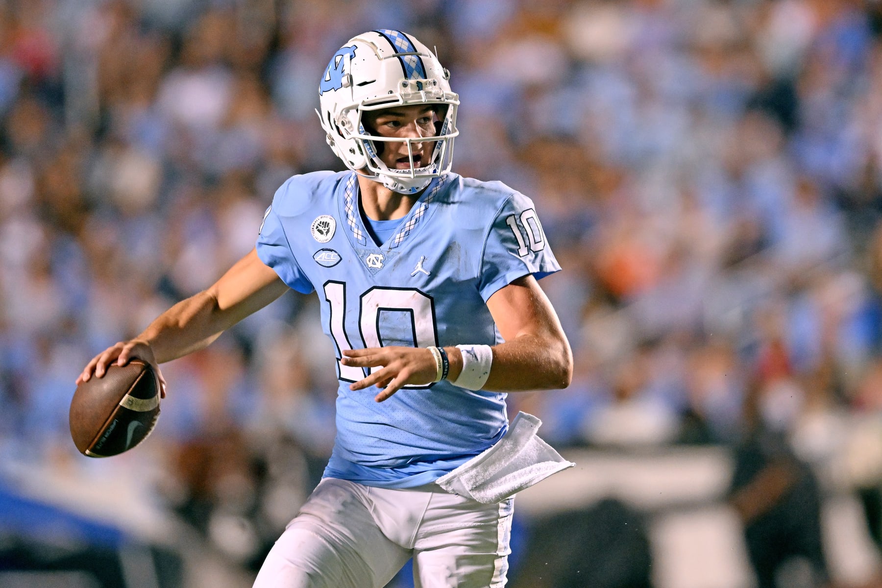 CHAPEL HILL, NORTH CAROLINA - AUGUST 27: Drake Maye #10 of the North Carolina Tar Heels rolls out against the Florida A&M Rattlers during the first half of their game at Kenan Memorial Stadium on August 27, 2022 in Chapel Hill, North Carolina. (Photo by Grant Halverson/Getty Images)