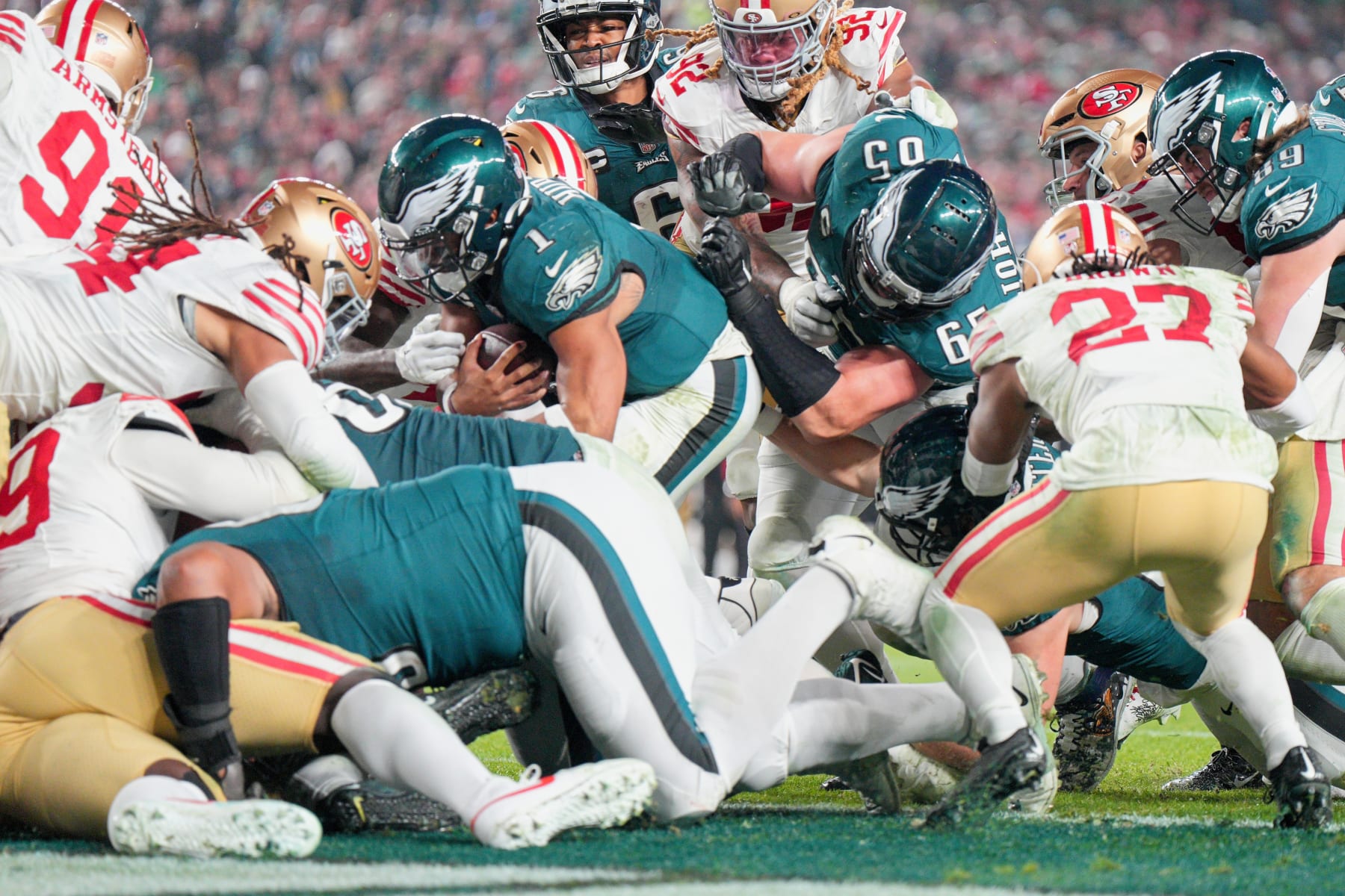 PHILADELPHIA, PA - DECEMBER 03: Philadelphia Eagles quarterback Jalen Hurts (1) scores on a tush push during the game between the San Fransisco 49ers and the Philadelphia Eagles on December 3, 2023 at Lincoln Financial Field. (Photo by Andy Lewis/Icon Sportswire via Getty Images)