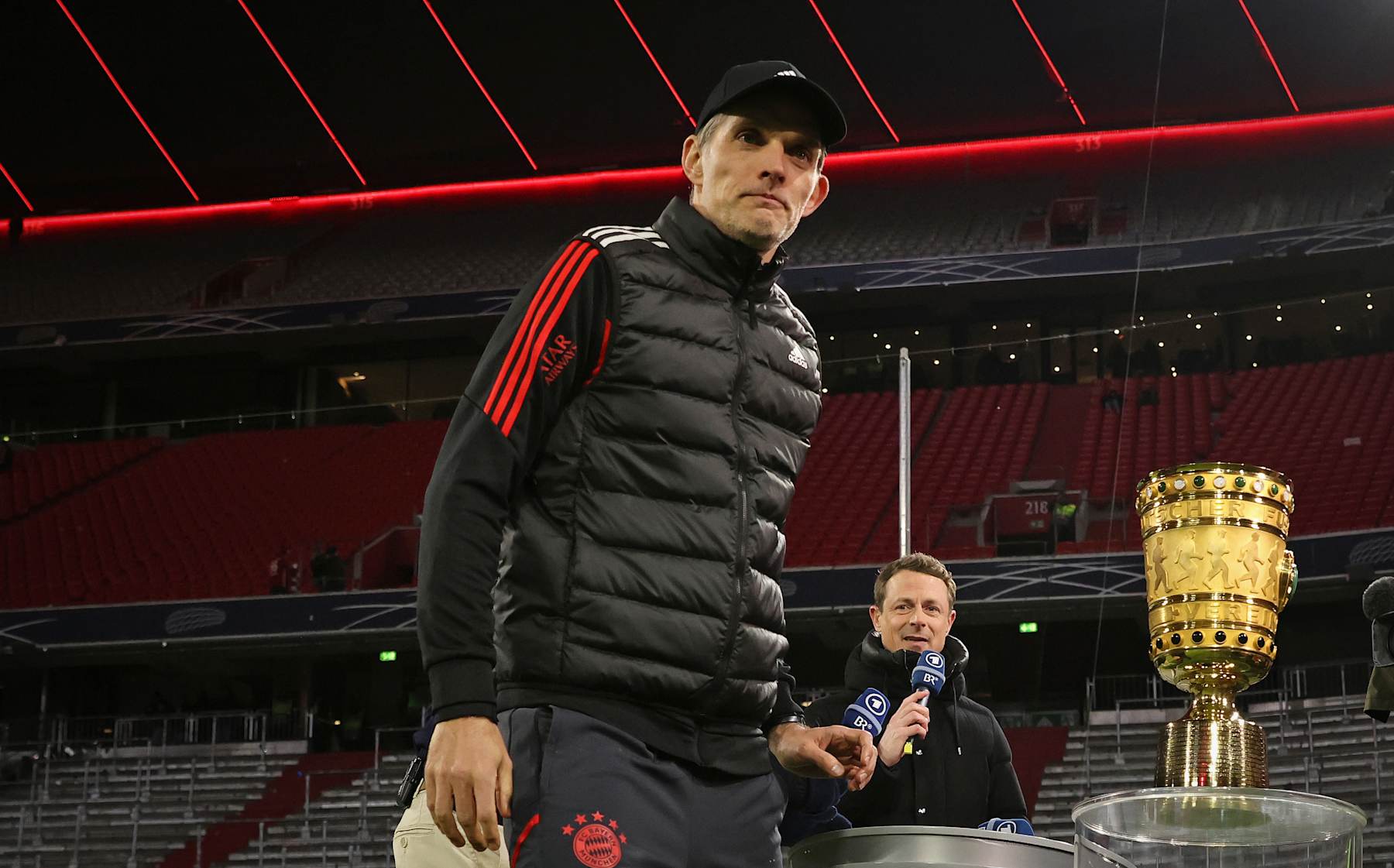 MUNICH, GERMANY - APRIL 04: Coach Thomas Tuchel of Bayern Muenchen disappointed with the DFB Trophy after the DFB Cup quarterfinal match between FC Bayern München and SC Freiburg at Allianz Arena on April 04, 2023 in Munich, Germany. (Photo by Stefan Matzke - sampics/Getty Images)