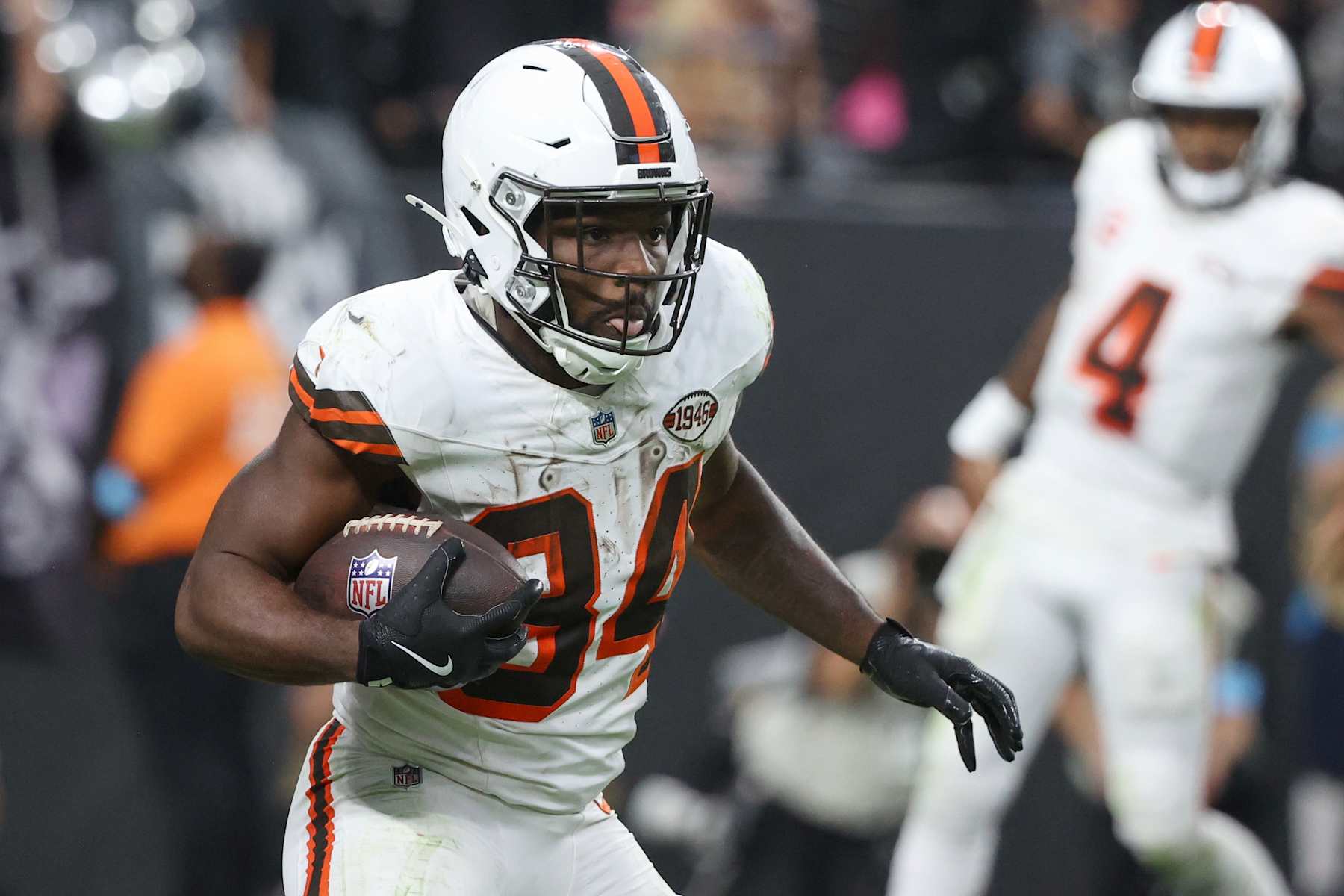 LAS VEGAS, NEVADA - SEPTEMBER 29: Jerome Ford #34 of the Cleveland Browns runs the ball during the fourth quarter of a game against the Las Vegas Raiders at Allegiant Stadium on September 29, 2024 in Las Vegas, Nevada. (Photo by Ian Maule/Getty Images)