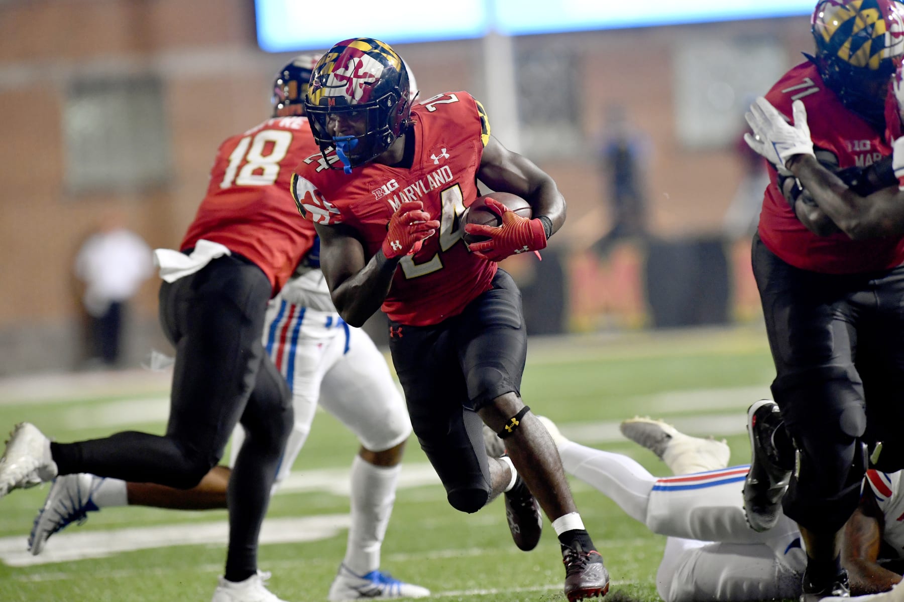 COLLEGE PARK, MD - SEPTEMBER 17: Maryland running back Roman Hemby (24) runs the ball during the Southern Methodist University (SMU) Mustangs versus Maryland Terrapins game on September 17, 2022 at Capital One Field at Maryland Stadium in College Park, MD. (Photo by Randy Litzinger/Icon Sportswire via Getty Images)
