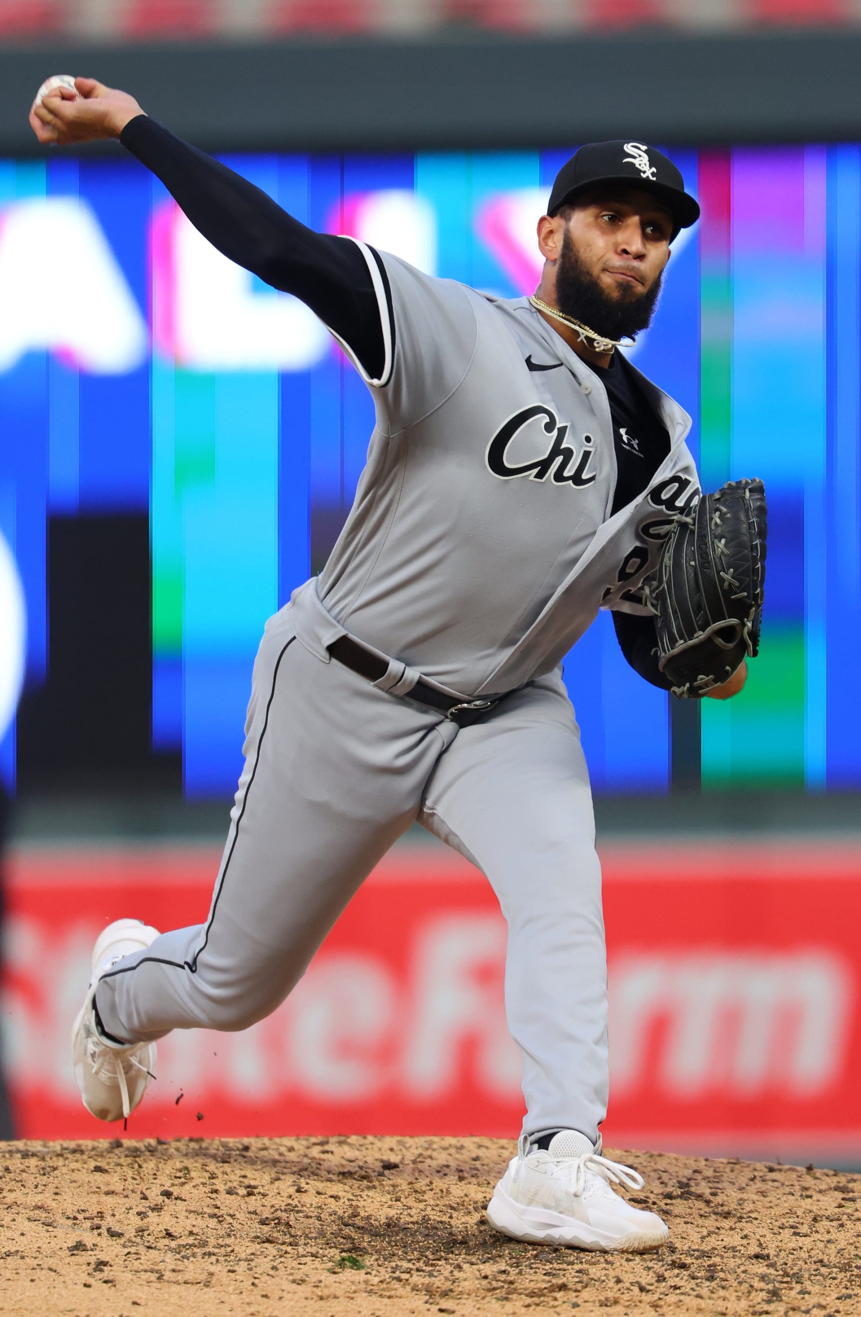 MINNEAPOLIS, MINNESOTA - JULY 22: Keynan Middleton #99 of the Chicago White Sox pitches against the Minnesota Twins in the seventh inning at Target Field on July 22, 2023 in Minneapolis, Minnesota. The Minnesota Twins defeated the Chicago White Sox 3-2.(Photo by Adam Bettcher/Getty Images)