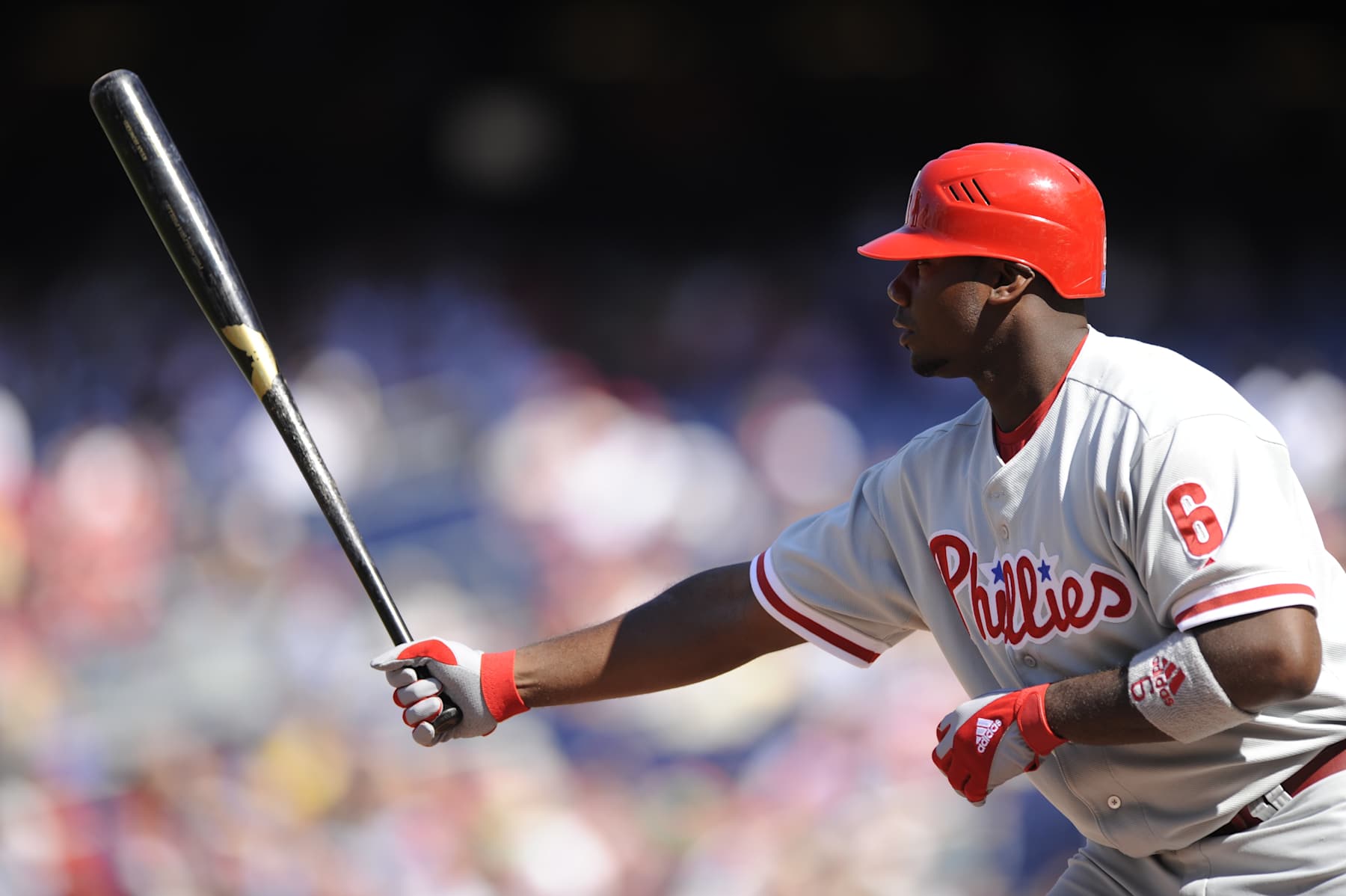 WASHINGTON - SEPTEMBER 1:  Ryan Howard #6 of the Philadelphia Phillies bats against the Washington Nationals September 1, 2008 at Nationals Park in Washington, DC. (Photo by G Fiume/Getty Images) 