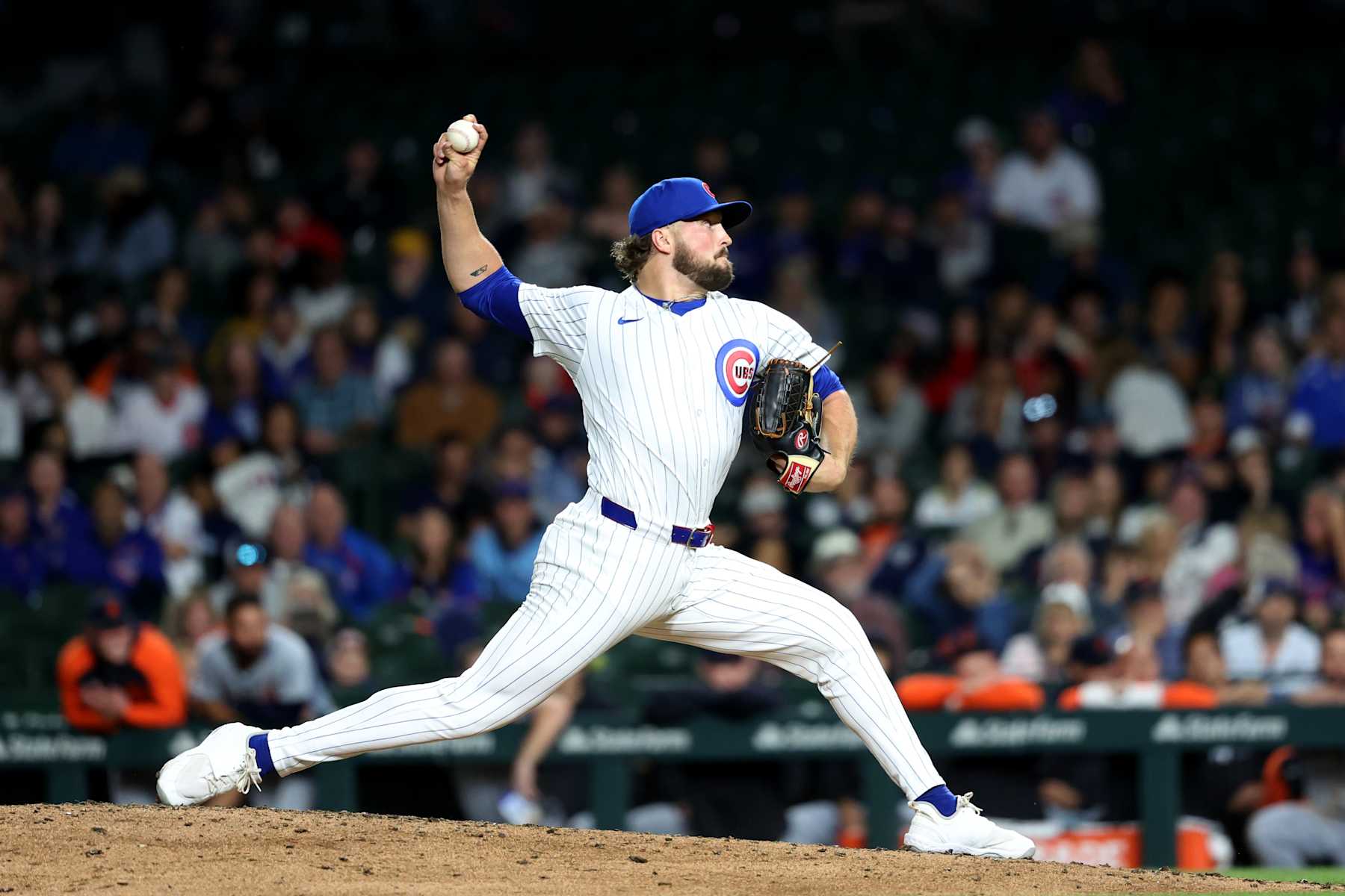 CHICAGO, IL - AUGUST 20: Chicago Cubs relief pitcher Porter Hodge (37) pitches during the ninth inning of a MLB baseball game between the Chicago Cubs and the Detroit Tigers on August 20, 2024, at Wrigley Field in Chicago, IL. (Photo by Kiyoshi Mio/Icon Sportswire via Getty Images)