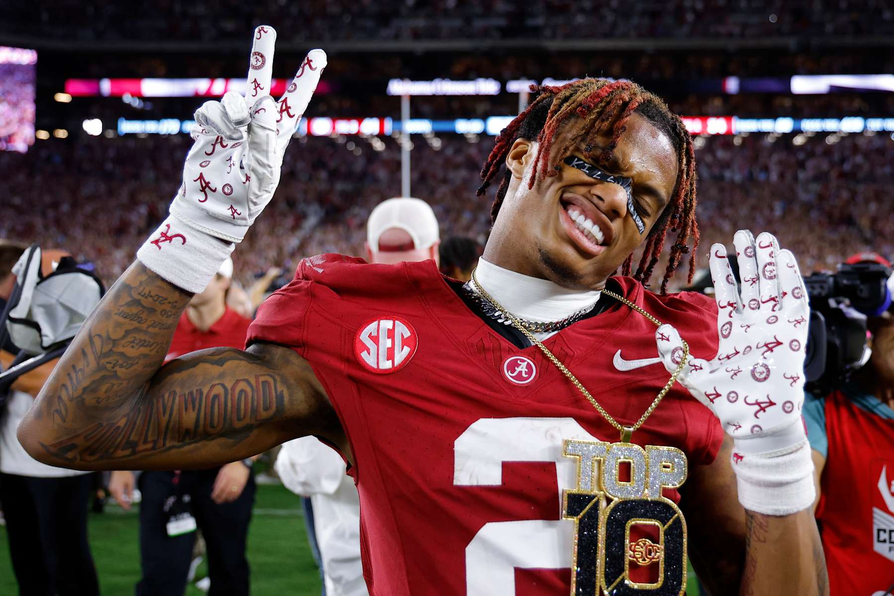 TUSCALOOSA, ALABAMA - SEPTEMBER 28: Ryan Williams #2 of the Alabama Crimson Tide celebrates after his team's victory against the Georgia Bulldogs at Bryant-Denny Stadium on September 28, 2024 in Tuscaloosa, Alabama. (Photo by Todd Kirkland/Getty Images)
