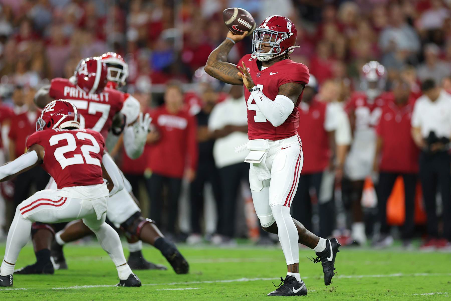 TUSCALOOSA, ALABAMA - SEPTEMBER 28: Jalen Milroe #4 of the Alabama Crimson Tide passes the ball against the Georgia Bulldogs during the first quarter at Bryant-Denny Stadium on September 28, 2024 in Tuscaloosa, Alabama. (Photo by Kevin C. Cox/Getty Images)