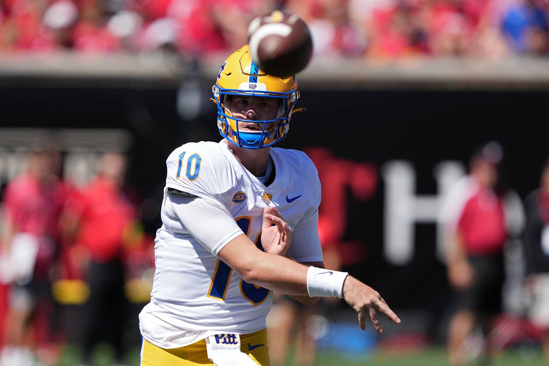CINCINNATI, OHIO - SEPTEMBER 07: Eli Holstein #10 of the Pittsburgh Panthers throws a pass in the first quarter against the Cincinnati Bearcats at Nippert Stadium on September 07, 2024 in Cincinnati, Ohio. (Photo by Dylan Buell/Getty Images)