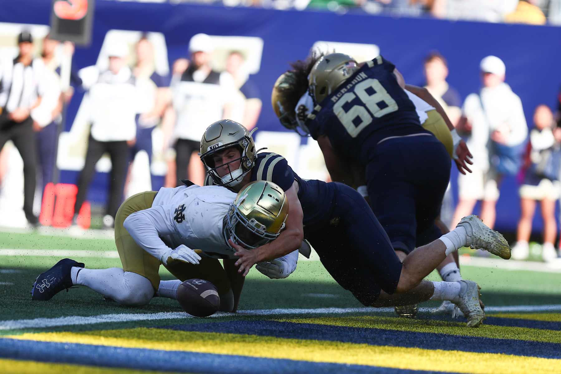 NEW YORK, NEW YORK - OCTOBER 26: Jaylen Sneed #3 of the Notre Dame Fighting Irish recovers a fumble for a touchdown in the fourth quarter against the Navy Midshipmen at Met Life Stadium on October 26, 2024 in New York City. (Photo by Edward Diller/Getty Images)