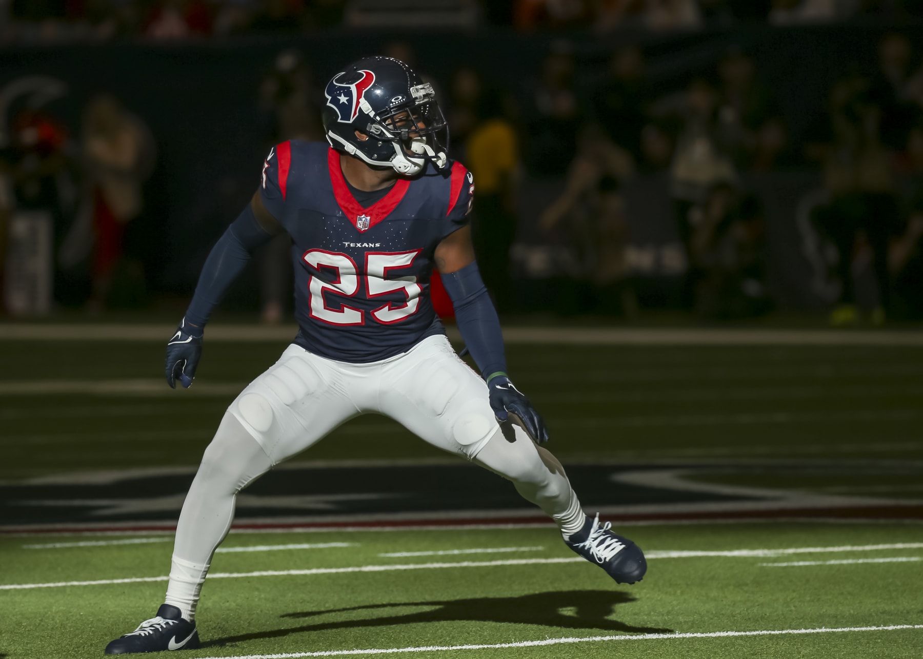 HOUSTON, TX - JANUARY 13: Houston Texans cornerback Desmond King II (25) watches the movement of the ball in the first quarter during the AFC Wild Card game between the Cleveland Browns and Houston Texans on January 13, 2024 at NRG Stadium in Houston, Texas. (Photo by Leslie Plaza Johnson/Icon Sportswire via Getty Images) HOUSTON, TX - JANUARY 13: Houston Texans cornerback Desmond King II (25) watches the movement of the ball in the first quarter during the AFC Wild Card game between the Cleveland Browns and Houston Texans on January 13, 2024 at NRG Stadium in Houston, Texas. (Photo by Leslie Plaza Johnson/Icon Sportswire via Getty Images)