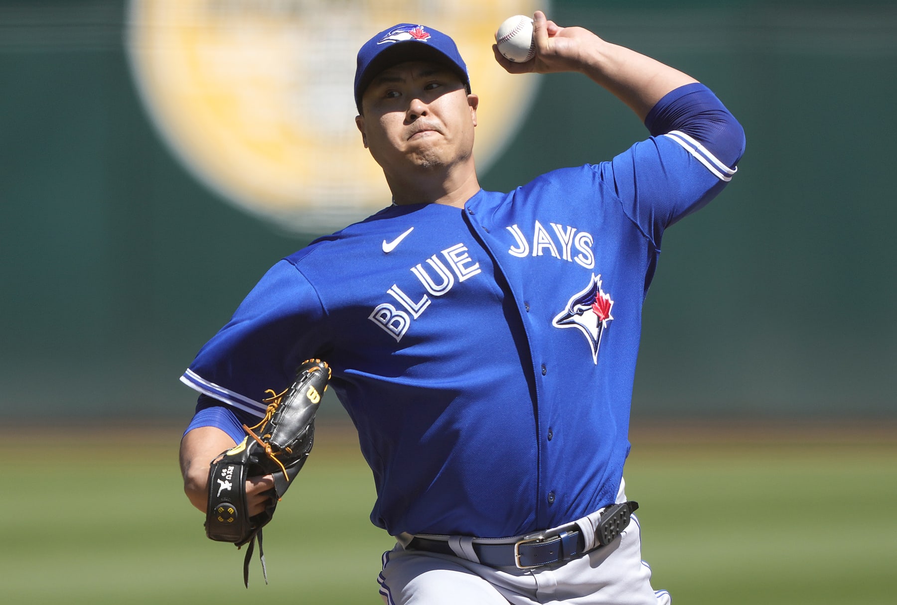 OAKLAND, CALIFORNIA - SEPTEMBER 06: Hyun Jin Ryu #99 of the Toronto Blue Jays pitches against the Oakland Athletics in the bottom of the first inning at RingCentral Coliseum on September 06, 2023 in Oakland, California. (Photo by Thearon W. Henderson/Getty Images)