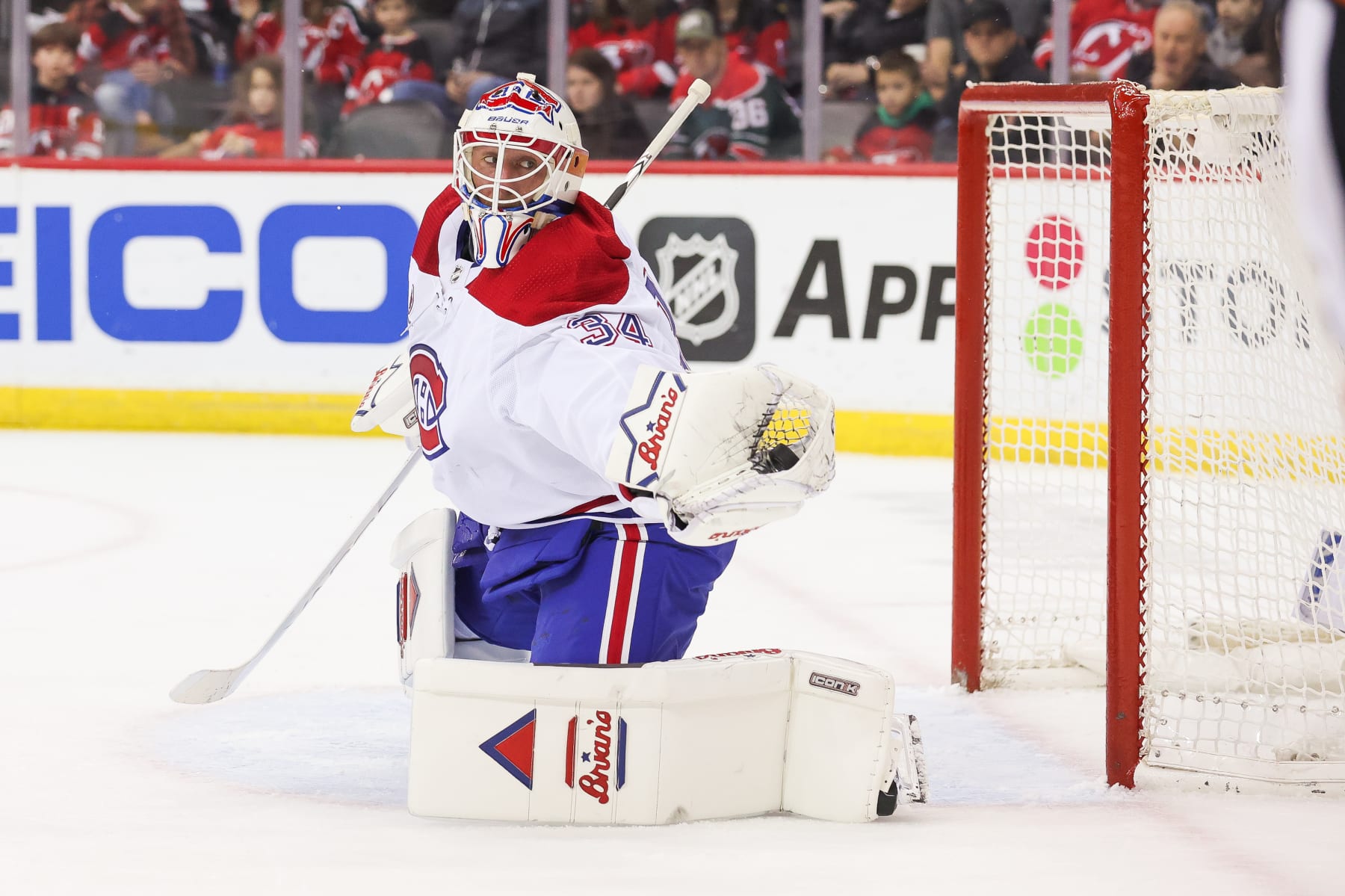 NEWARK, NJ - FEBRUARY 24: Montreal Canadiens goaltender Jake Allen (34) makes a glove save during a game between the against the against the Montreal Canadiens and New Jersey Devils on February 24, 2024 at Prudential Center in the Newark, New Jersey. (Photo by Andrew Mordzynski/Icon Sportswire via Getty Images)