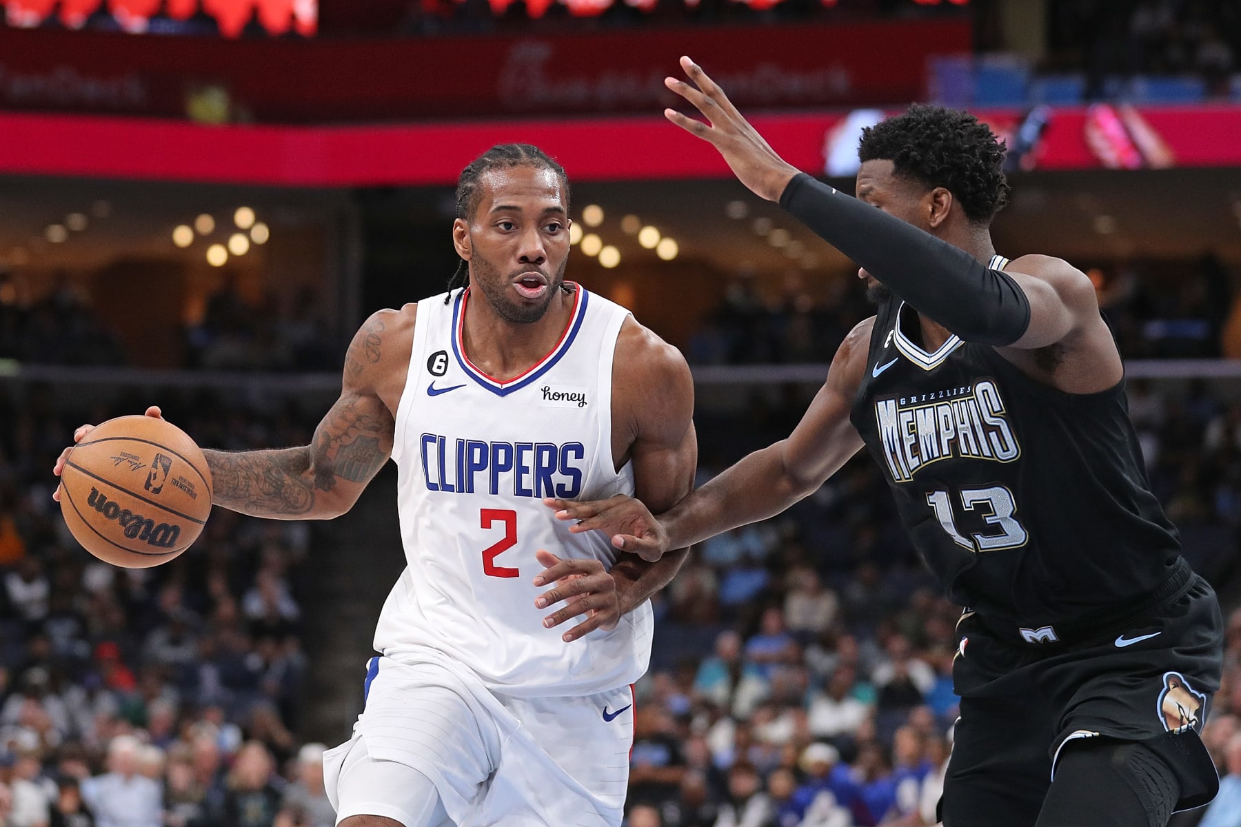 MEMPHIS, TENNESSEE - MARCH 31: Kawhi Leonard #2 of the Los Angeles Clippers handles the ball against Jaren Jackson Jr. #13 of the Memphis Grizzlies during the first half at FedExForum on March 31, 2023 in Memphis, Tennessee. NOTE TO USER: User expressly acknowledges and agrees that, by downloading and or using this photograph, User is consenting to the terms and conditions of the Getty Images License Agreement. (Photo by Justin Ford/Getty Images) (Photo by Justin Ford/Getty Images)