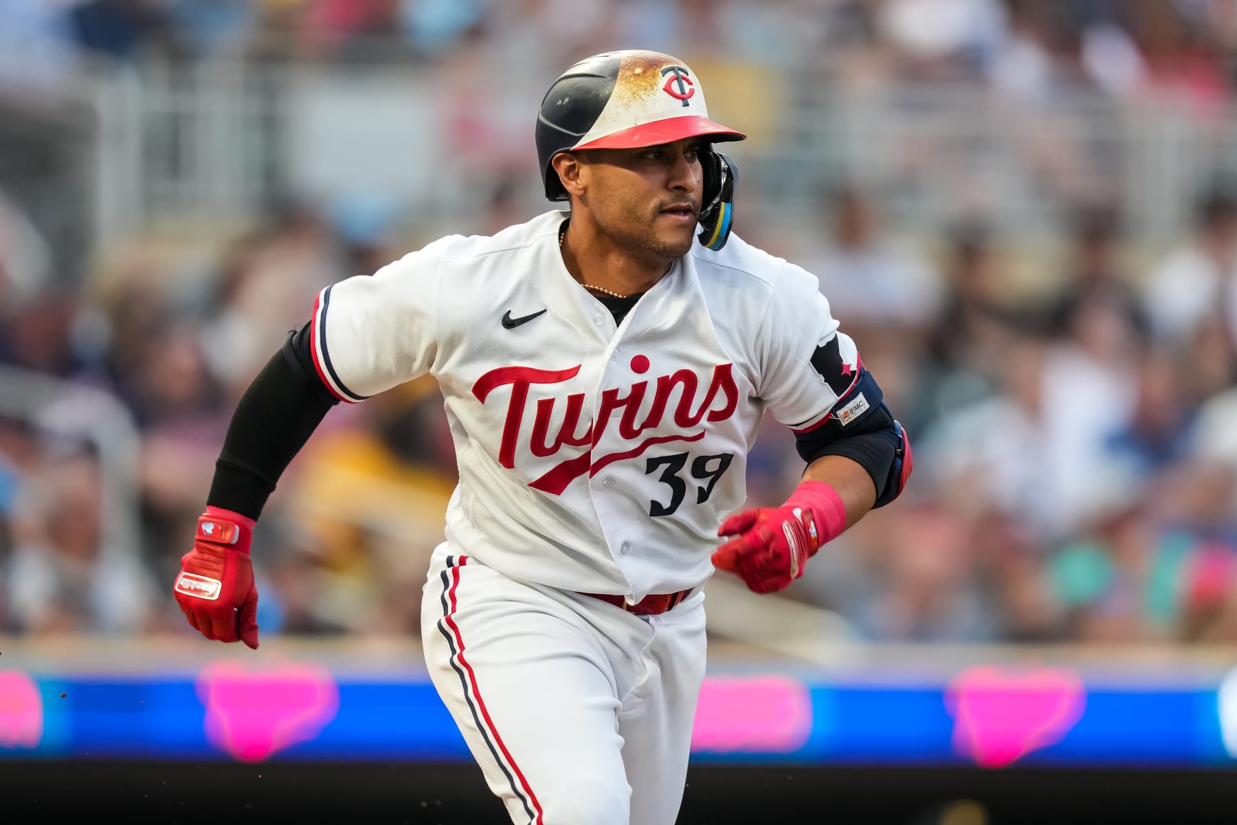 MINNEAPOLIS, MN - AUGUST 18: Donovan Solano #39 of the Minnesota Twins runs against the Pittsburgh Pirates on August 18, 2023 at Target Field in Minneapolis, Minnesota. (Photo by Brace Hemmelgarn/Minnesota Twins/Getty Images)