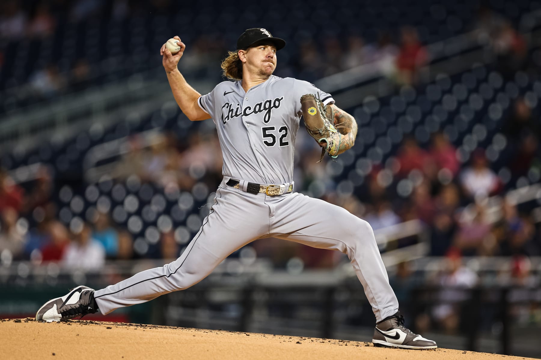 WASHINGTON, DC - SEPTEMBER 18: Mike Clevinger #52 of the Chicago White Sox pitches against the Washington Nationals during the first inning at Nationals Park on September 18, 2023 in Washington, DC. (Photo by Scott Taetsch/Getty Images)