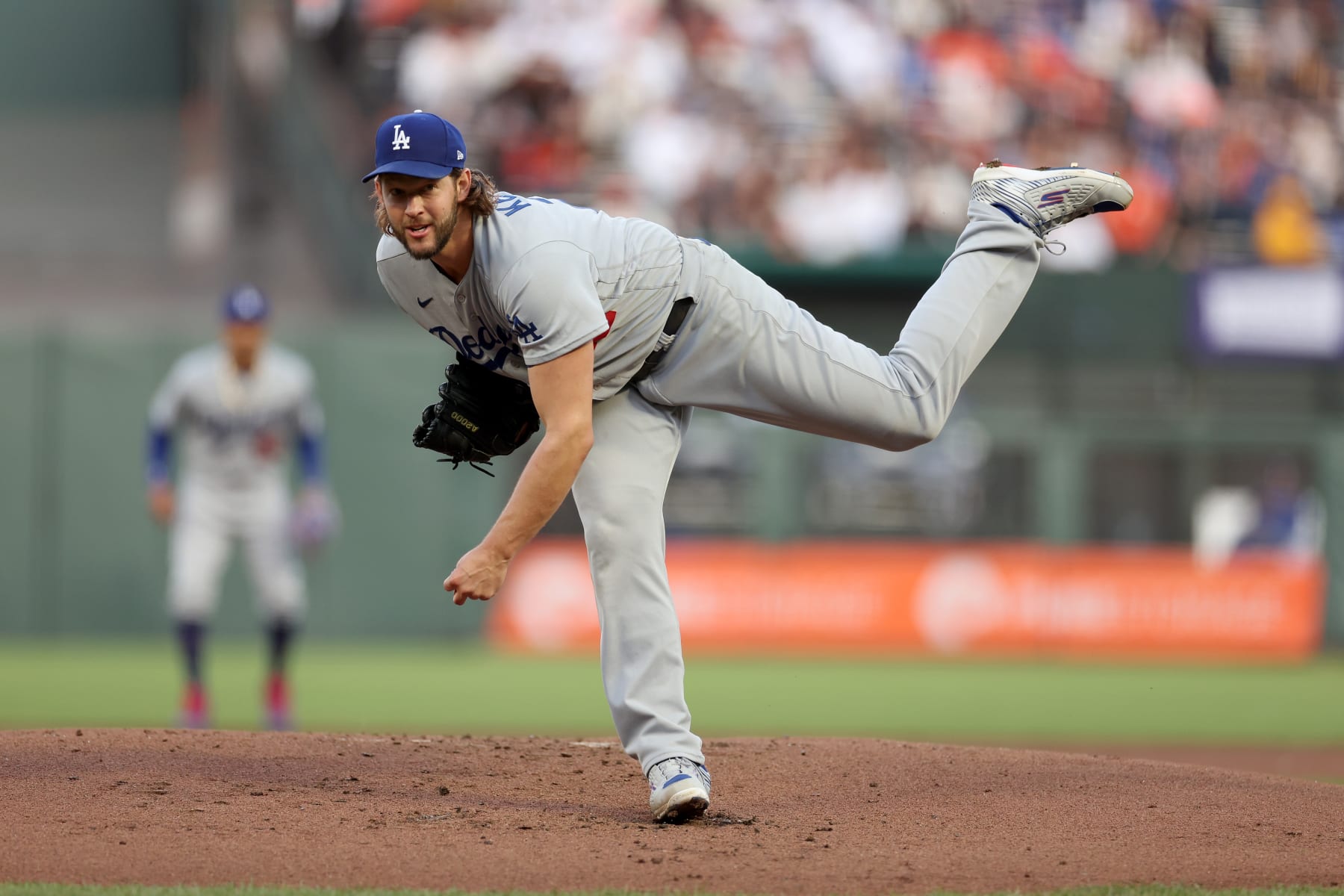 SAN FRANCISCO, CALIFORNIA - SEPTEMBER 30: Clayton Kershaw #22 of the Los Angeles Dodgers pitches against the San Francisco Giants in the first inning at Oracle Park on September 30, 2023 in San Francisco, California. (Photo by Ezra Shaw/Getty Images)