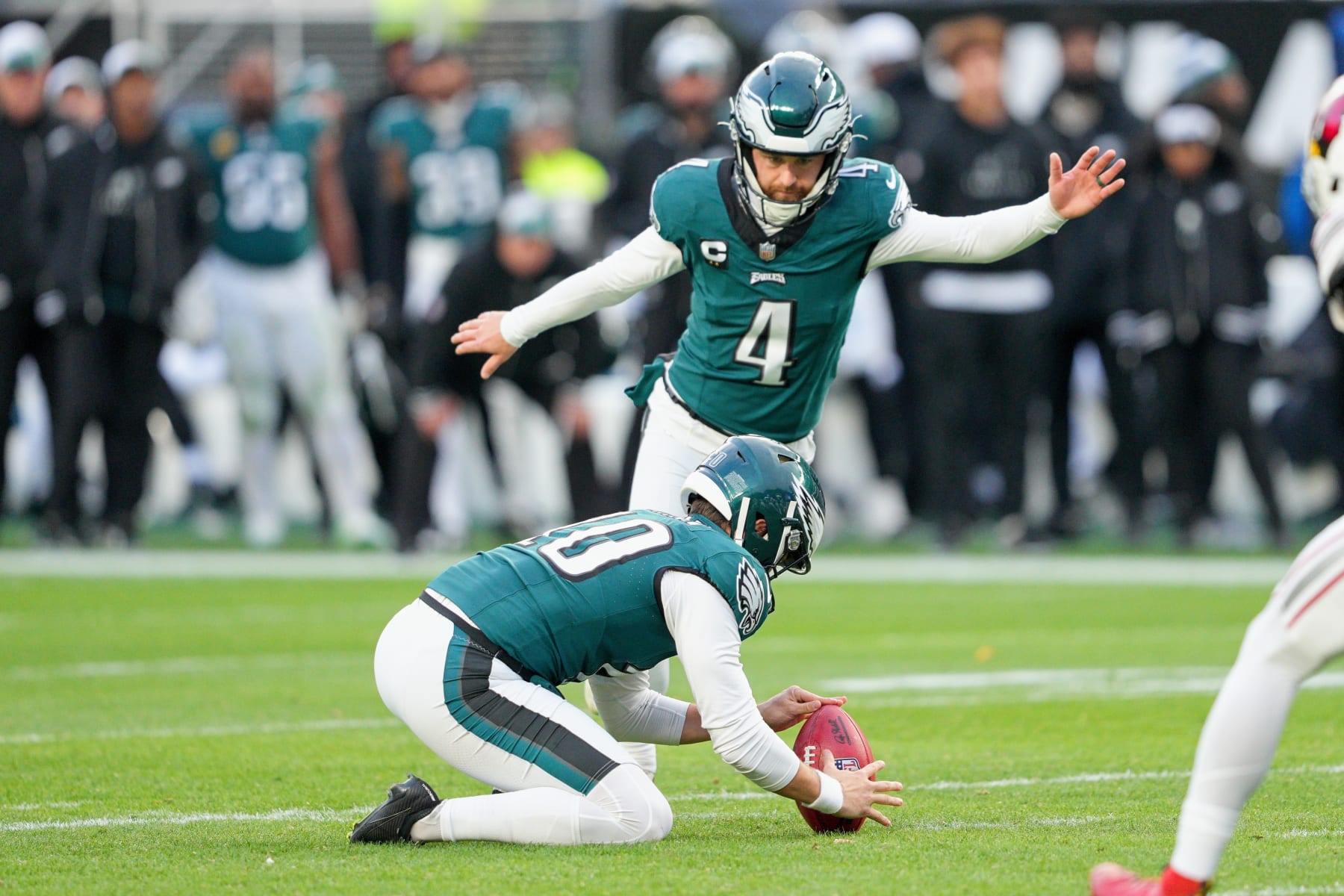 PHILADELPHIA, PA - DECEMBER 31: Philadelphia Eagles place kicker Jake Elliott (4) kicks a field goal during the game between the Arizona Cardinals and the Philadelphia Eagles on December 31, 2023 at Lincoln Financial Field. (Photo by Andy Lewis/Icon Sportswire via Getty Images) PHILADELPHIA, PA - DECEMBER 31: Philadelphia Eagles place kicker Jake Elliott (4) kicks a field goal during the game between the Arizona Cardinals and the Philadelphia Eagles on December 31, 2023 at Lincoln Financial Field. (Photo by Andy Lewis/Icon Sportswire via Getty Images)