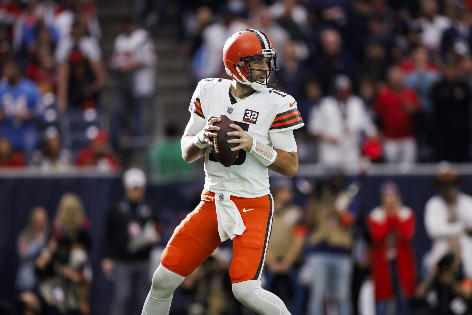 HOUSTON, TEXAS - JANUARY 13: Joe Flacco #15 of the Cleveland Browns drops back and looks to throw a pass during an AFC wild-card playoff football game against the Houston Texans at NRG Stadium on January 13, 2024 in Houston, Texas. (Photo by Ryan Kang/Getty Images) HOUSTON, TEXAS - JANUARY 13: Joe Flacco #15 of the Cleveland Browns drops back and looks to throw a pass during an AFC wild-card playoff football game against the Houston Texans at NRG Stadium on January 13, 2024 in Houston, Texas. (Photo by Ryan Kang/Getty Images)