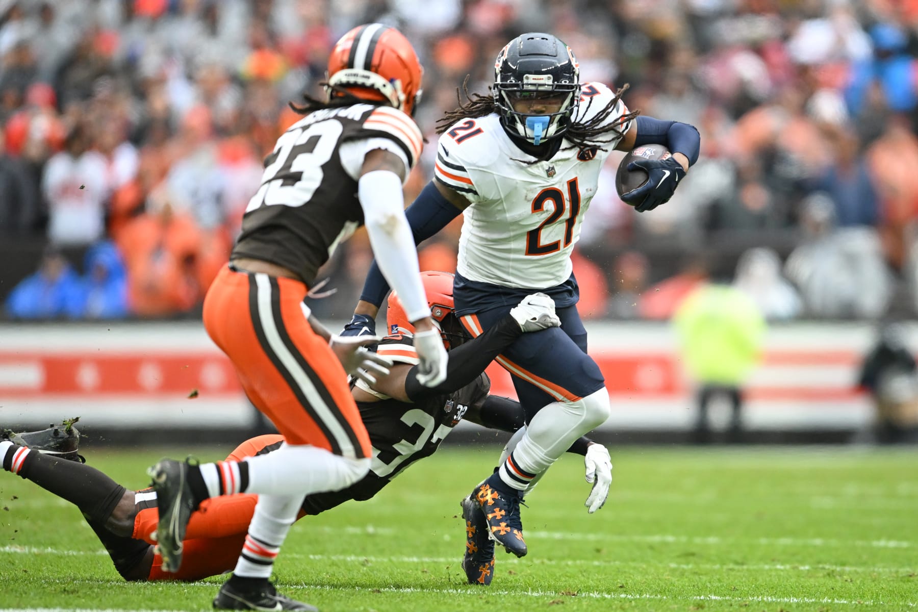 CLEVELAND, OHIO - DECEMBER 17: D'Onta Foreman #21 of the Chicago Bears carries the ball during the first half against the Cleveland Browns at Cleveland Browns Stadium on December 17, 2023 in Cleveland, Ohio. (Photo by Nick Cammett/Diamond Images via Getty Images) CLEVELAND, OHIO - DECEMBER 17: D'Onta Foreman #21 of the Chicago Bears carries the ball during the first half against the Cleveland Browns at Cleveland Browns Stadium on December 17, 2023 in Cleveland, Ohio. (Photo by Nick Cammett/Diamond Images via Getty Images)