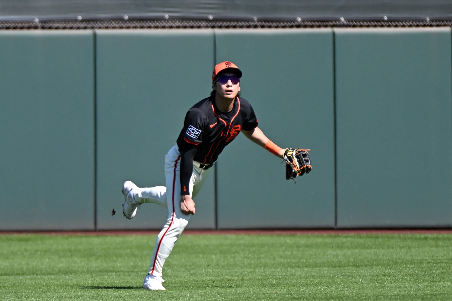 SCOTTSDALE, ARIZONA - MARCH 01, 2024: Jung Hoo Lee #51 of the San Francisco Giants throws to the infield during the second inning of a spring training game against the Texas Rangers at Scottsdale Stadium on March 1, 2024 in Scottsdale, Arizona. (Photo by David Durochik/Diamond Images via Getty Images)