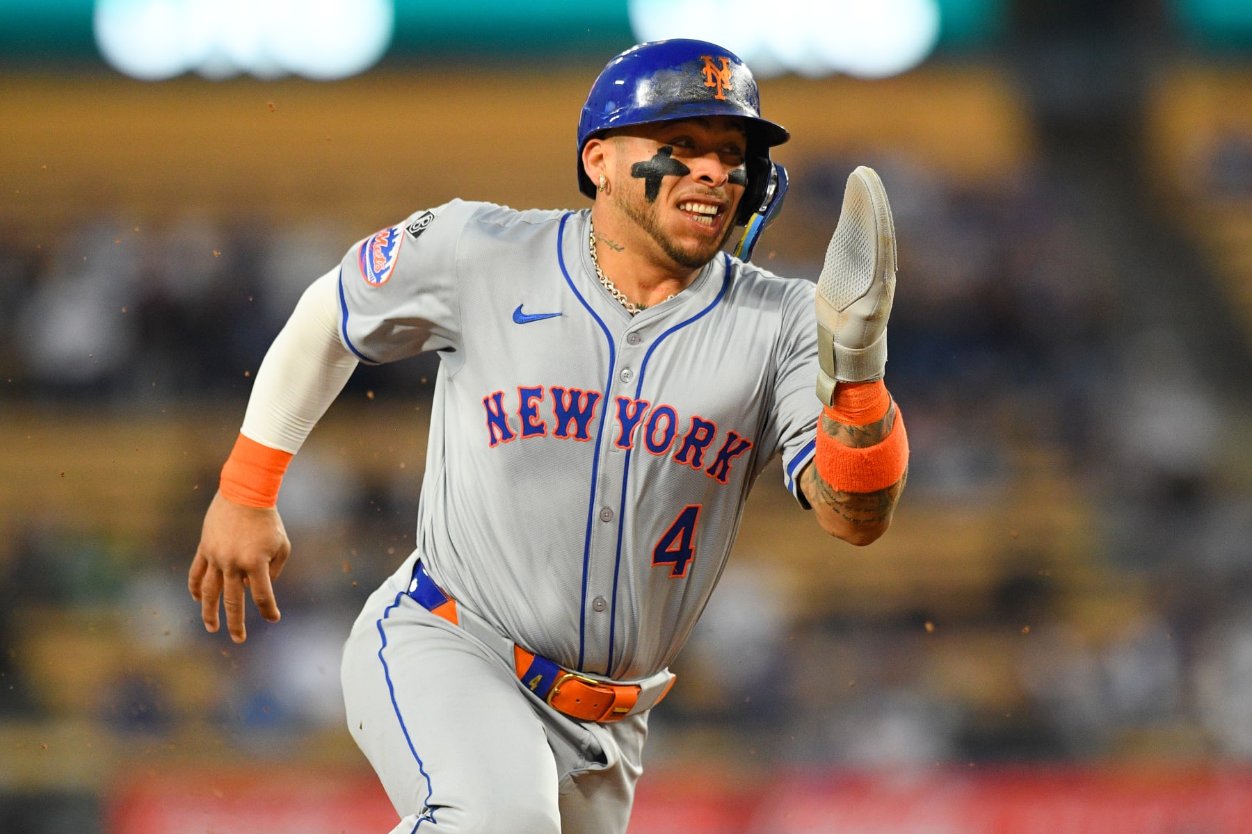 LOS ANGELES, CA - APRIL 19: New York Mets catcher Francisco Alvarez (4) hustles to score a run during the MLB game between the New York Mets and the Los Angeles Dodgers on April 19, 2024 at Dodger Stadium in Los Angeles, CA. (Photo by Brian Rothmuller/Icon Sportswire via Getty Images)