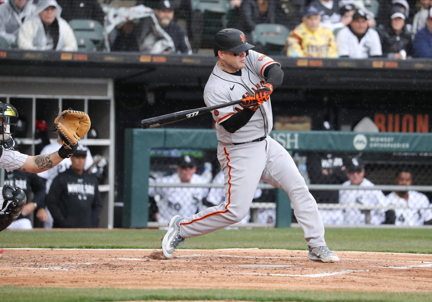 CHICAGO, IL - APRIL 03: San Francisco Giants catcher Roberto Perez (1) in action during a Major League Baseball game between the San Francisco Giants and the Chicago White Sox on April 3, 2023 at Guaranteed Rate Field in Chicago, IL. (Photo by Melissa Tamez/Icon Sportswire via Getty Images)