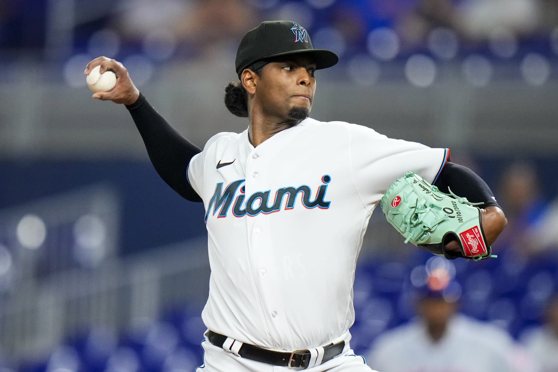 MIAMI, FLORIDA - SEPTEMBER 18: Edward Cabrera #27 of the Miami Marlins throws a pitch against the New York Mets during the first inning at loanDepot park on September 18, 2023 in Miami, Florida. (Photo by Rich Storry/Getty Images)