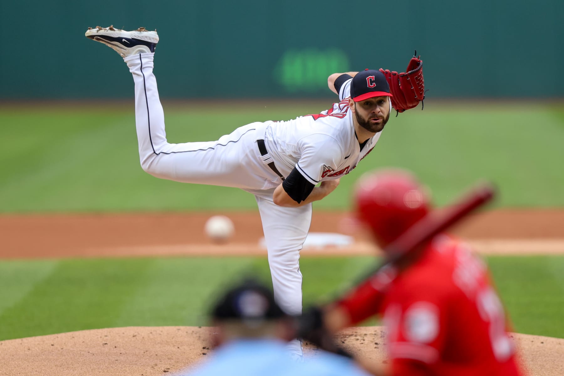 CLEVELAND, OH - SEPTEMBER 26: Cleveland Guardians starting pitcher Lucas Giolito (27) delivers a pitch to the plate during the first inning of the Major League Baseball Interleague game between the Cincinnati Reds and Cleveland Guardians on September 26, 2023, at Progressive Field in Cleveland, OH.  (Photo by Frank Jansky/Icon Sportswire via Getty Images)