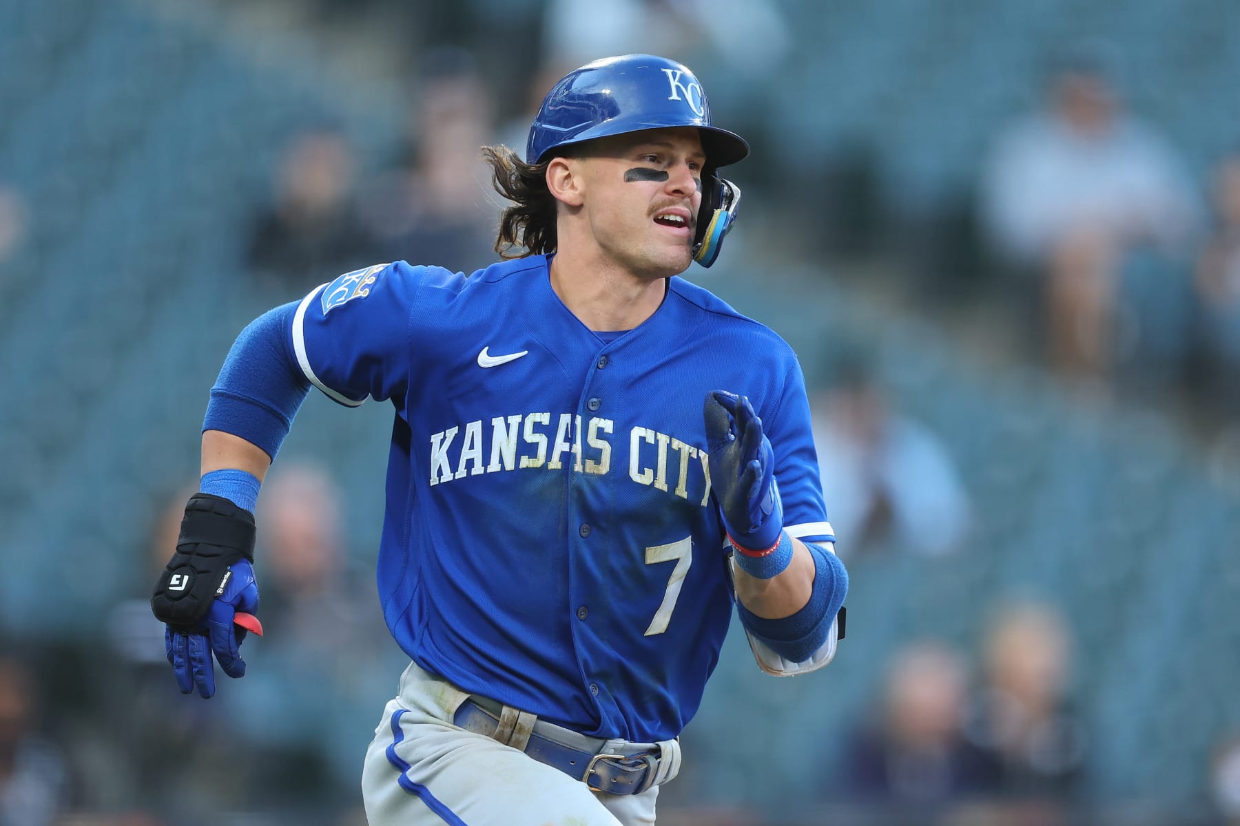 CHICAGO, ILLINOIS - SEPTEMBER 12: Bobby Witt Jr. #7 of the Kansas City Royals in action against the Chicago White Sox at Guaranteed Rate Field on September 12, 2023 in Chicago, Illinois. (Photo by Michael Reaves/Getty Images)
