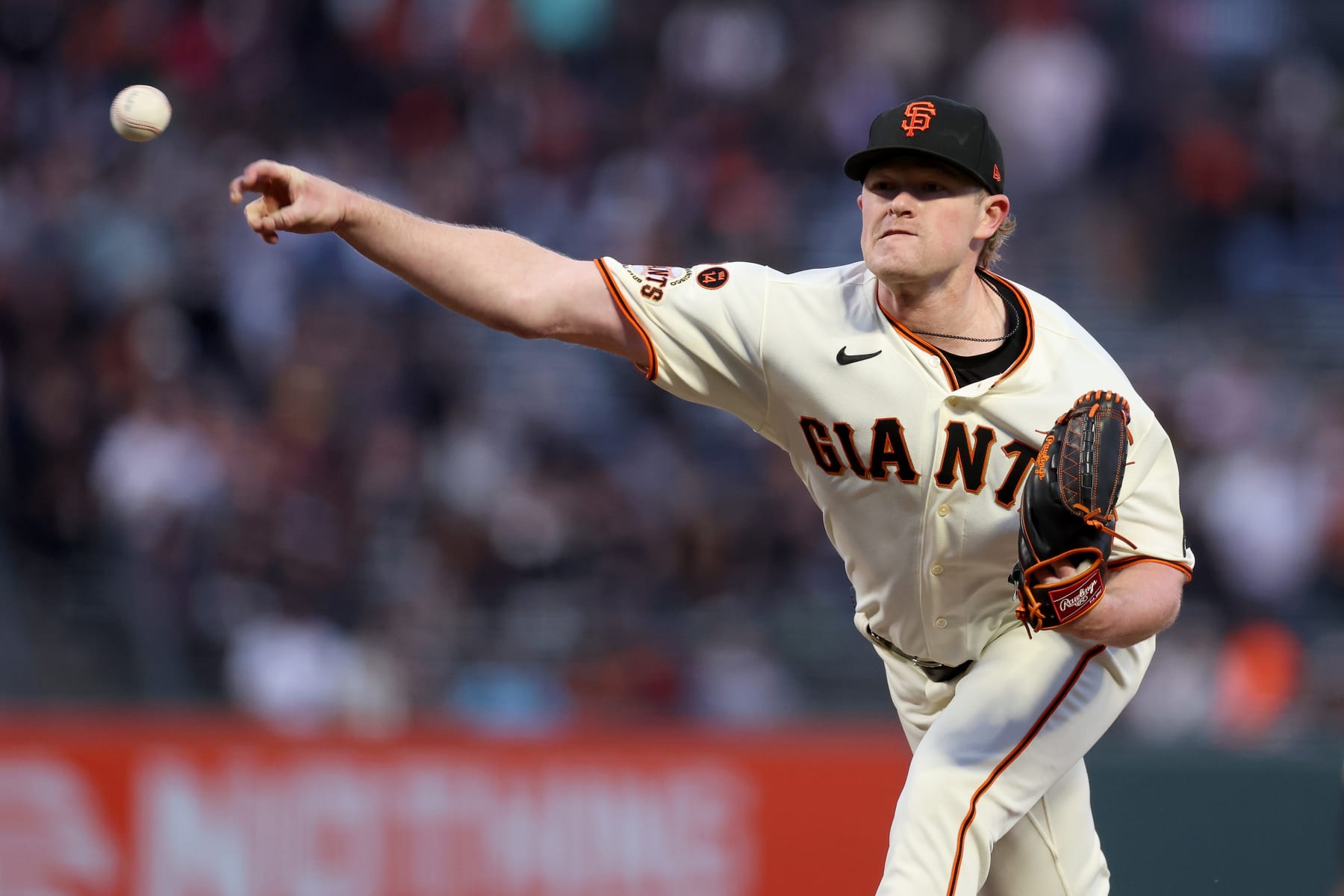SAN FRANCISCO, CALIFORNIA - SEPTEMBER 25: Logan Webb #62 of the San Francisco Giants pitches against the San Diego Padres in the first inning at Oracle Park on September 25, 2023 in San Francisco, California. (Photo by Ezra Shaw/Getty Images)
