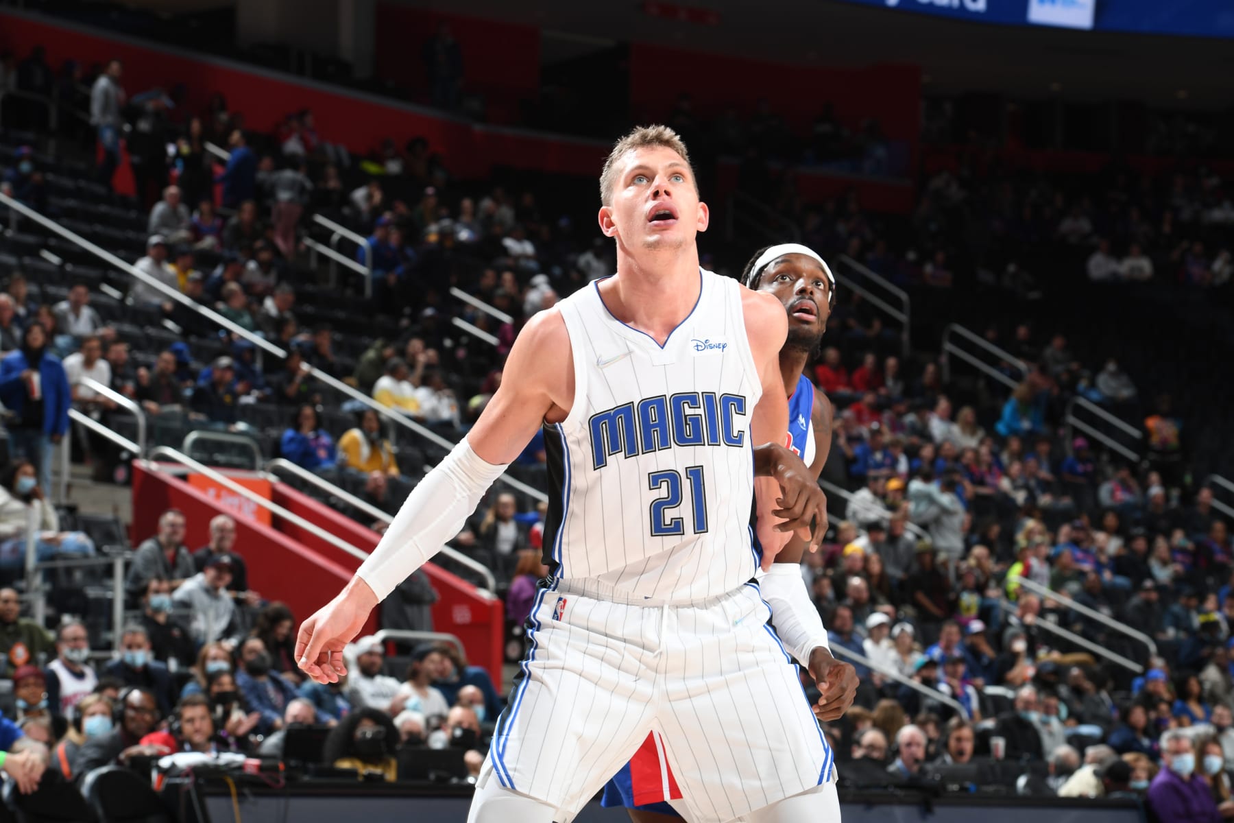 DETROIT, MI - OCTOBER 30: Mo Wagner #21 of the Orlando Magic boxes out against Jerami Grant #9 of the Detroit Pistons on October 30, 2021 at Little Caesars Arena in Detroit, Michigan.  NOTE TO USER: User expressly acknowledges and agrees that, by downloading and or using this photograph, user is consenting to the terms and conditions of the Getty Images License Agreement. Mandatory Copyright Notice: Copyright 2021 NBAE (Photo by Chris Schwegler/NBAE via Getty Images)