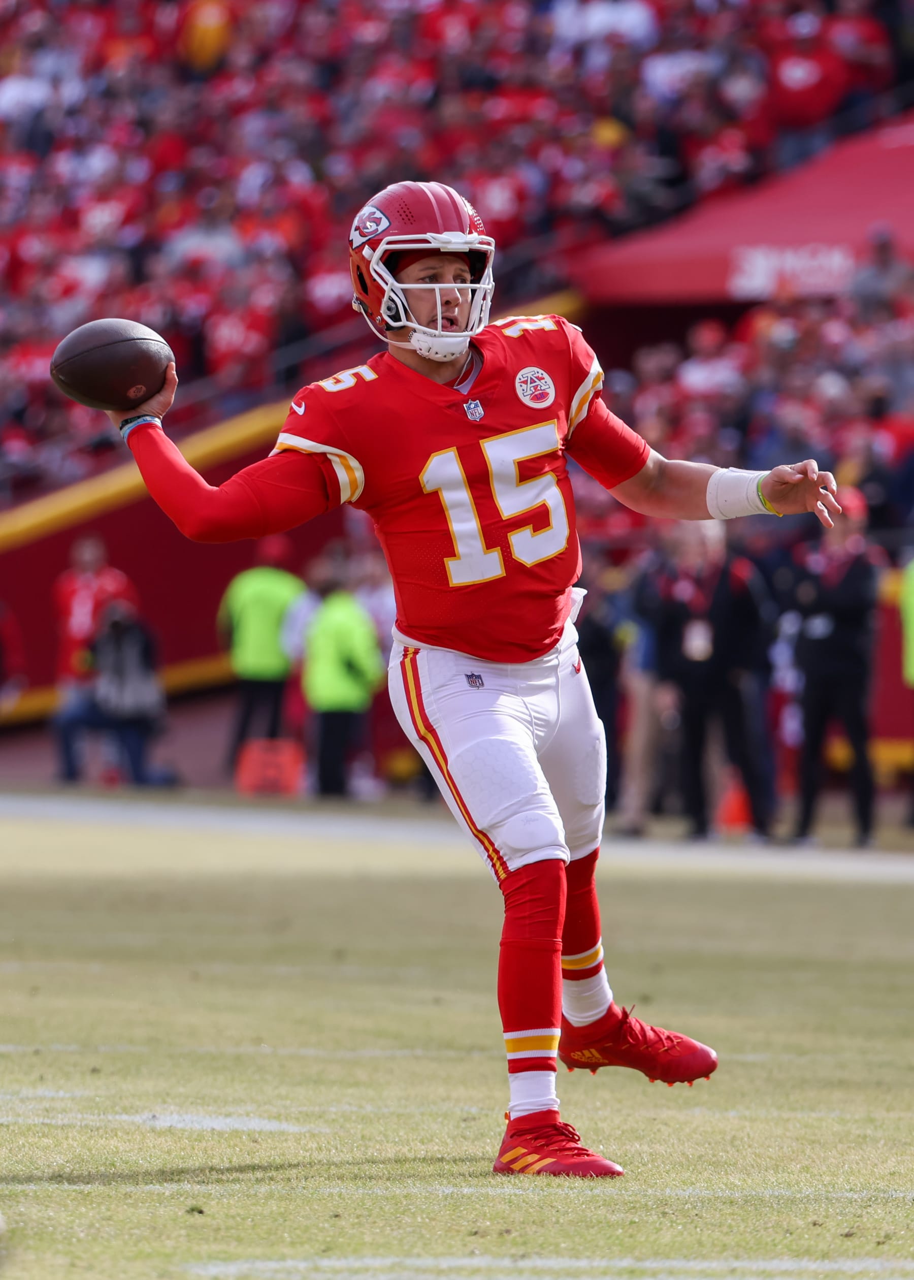 KANSAS CITY, MO - JANUARY 01: Kansas City Chiefs quarterback Patrick Mahomes (15) throws on the run in the second quarter of an AFC West game between the Denver Broncos and Kansas City Chiefs on January 1, 2023 at GEHA Field at.Arrowhead Stadium in Kansas City, MO. (Photo by Scott Winters/Icon Sportswire via Getty Images)