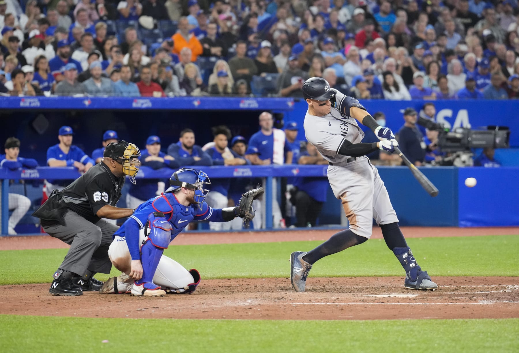 TORONTO, ON - SEPTEMBER 26: Aaron Judge #99 of the New York Yankees swings against the Toronto Blue Jays in the eighth inning during their MLB game at the Rogers Centre on September 26, 2022 in Toronto, Ontario, Canada. (Photo by Mark Blinch/Getty Images)